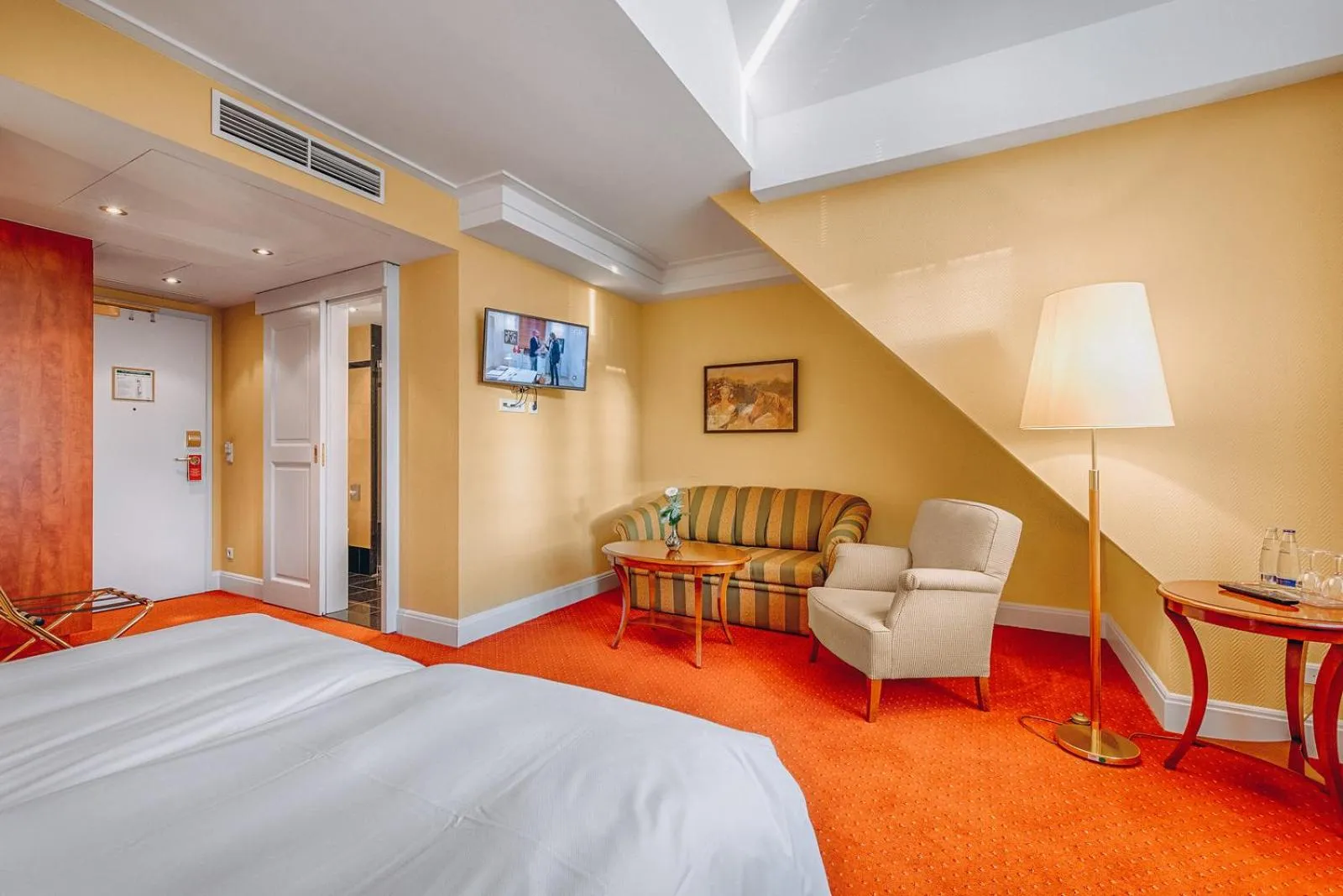 Living room, Bed in Hotel Moosburger Hof