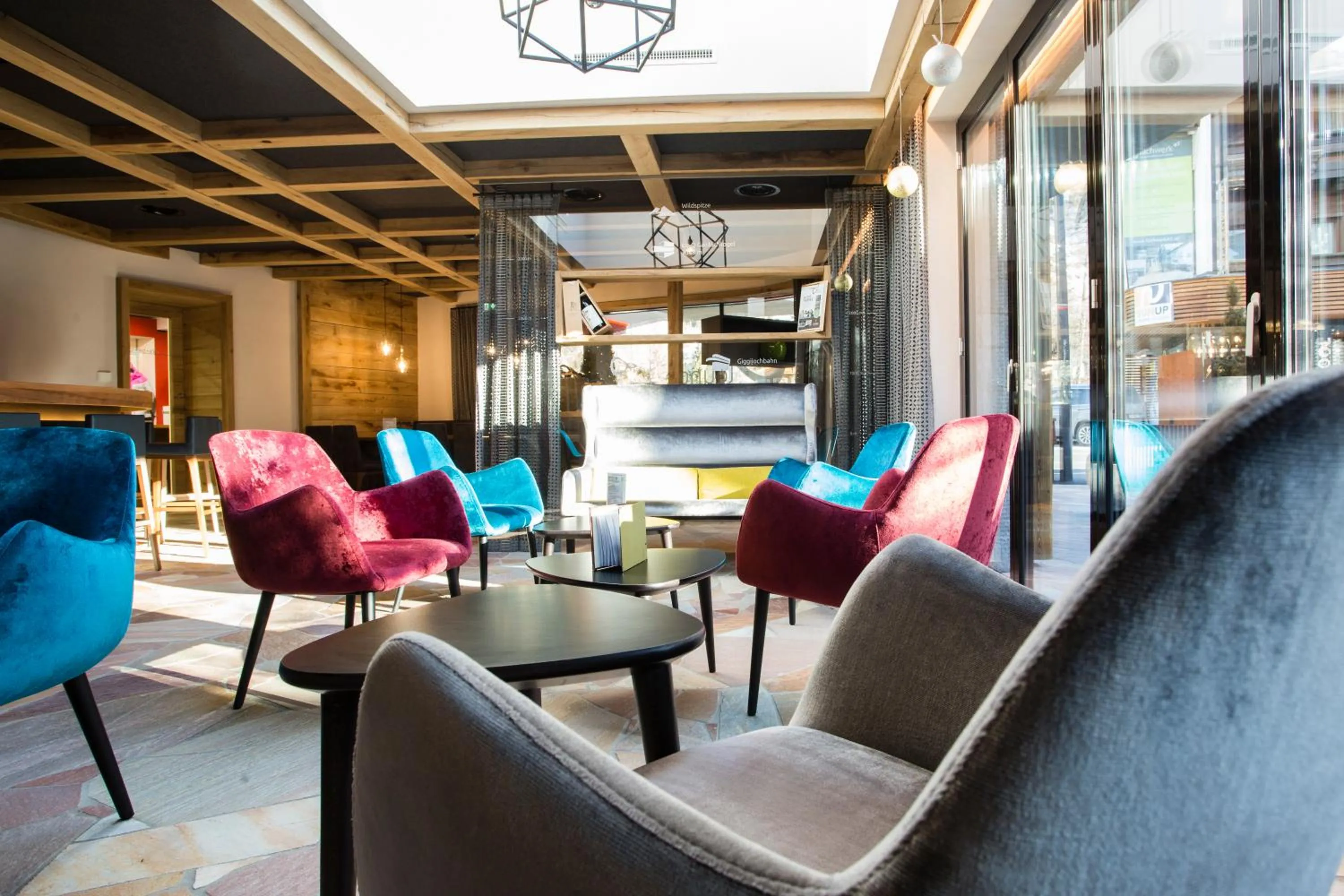 Restaurant/places to eat in stefan Hotel