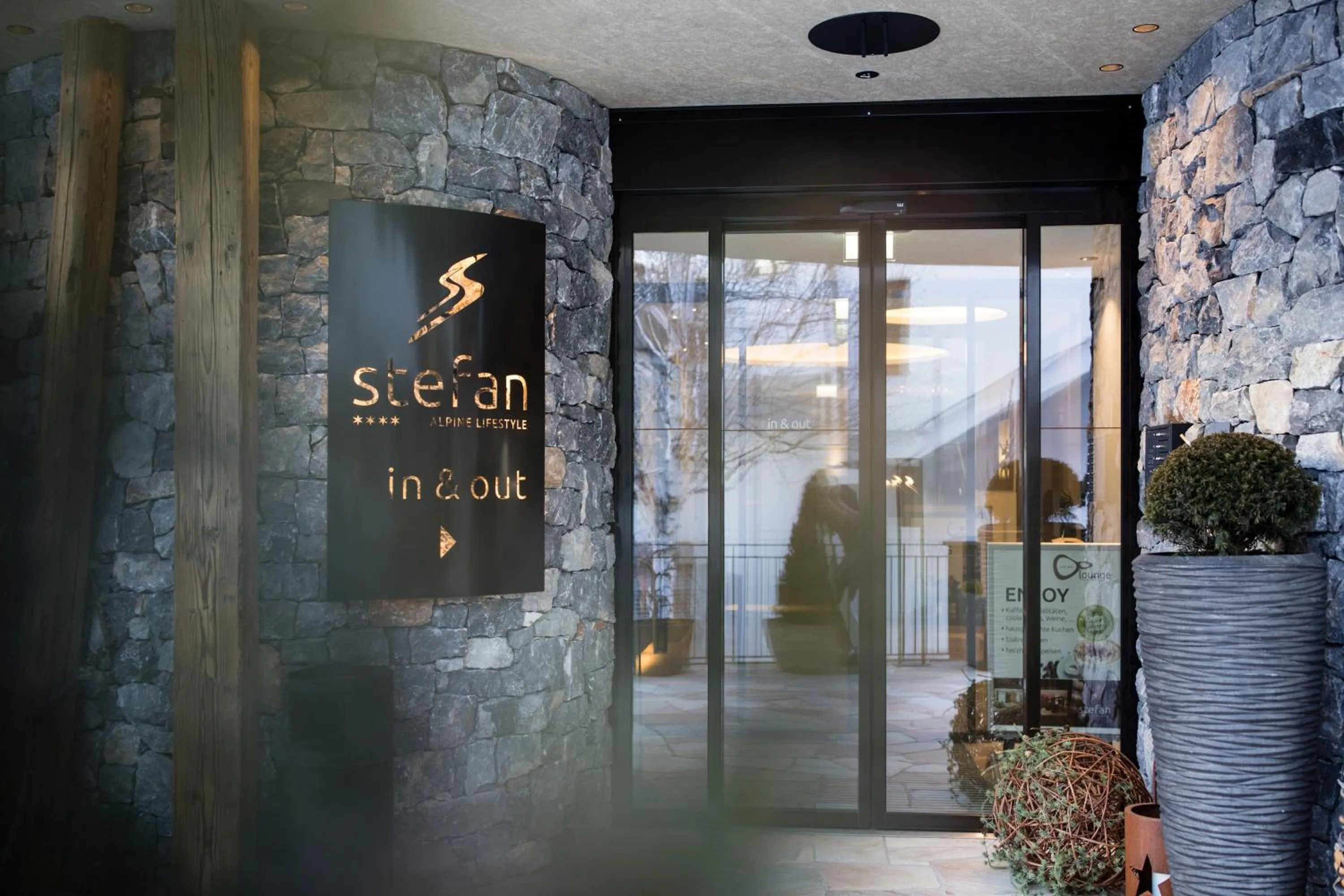 Facade/entrance in stefan Hotel