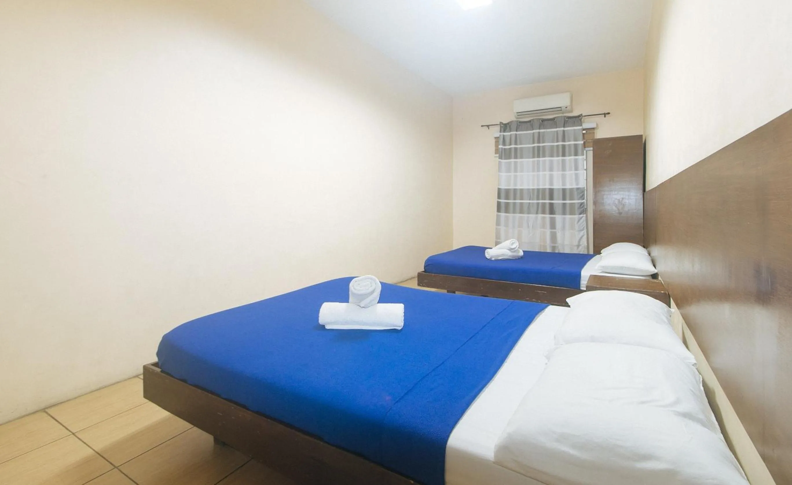 Bed in Metro Deluxe Residences near World Trade Center