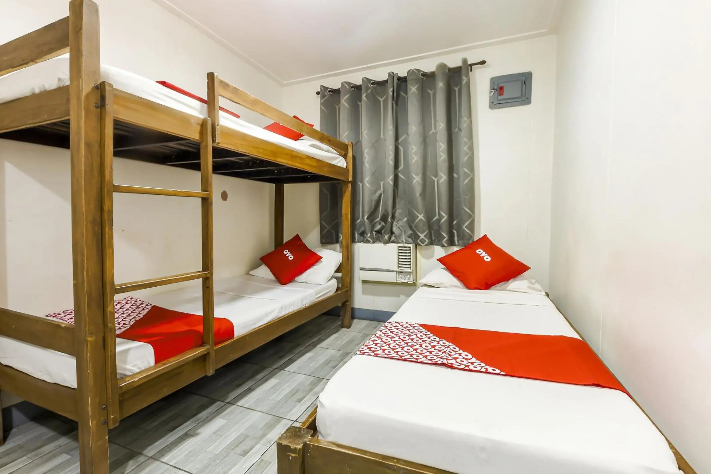 Standard Triple in Metro Deluxe Residences near OWWA Pasay Standard Triple in Metro Deluxe Residences near OWWA Pasay