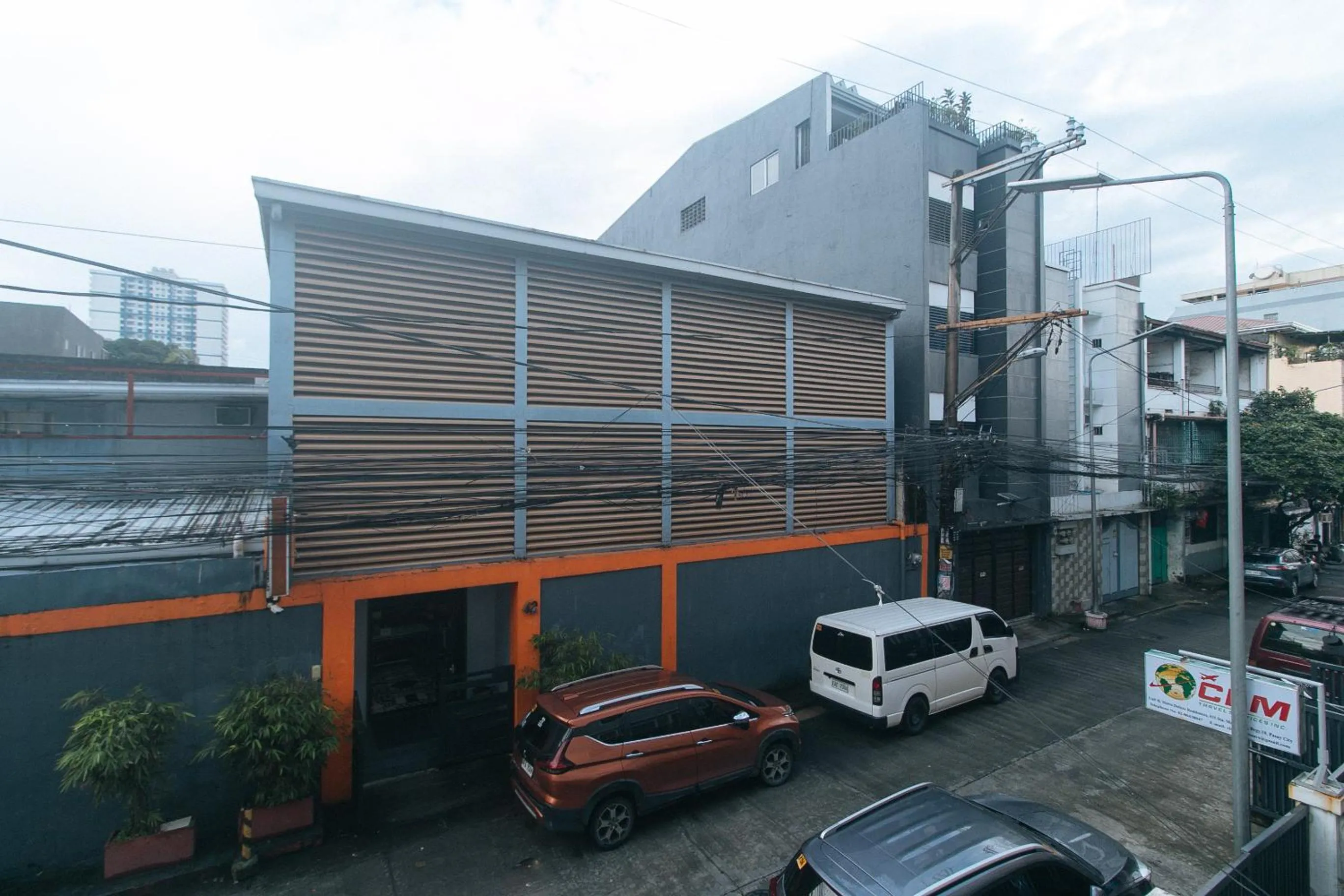 Property building in Metro Deluxe Residences near World Trade Center