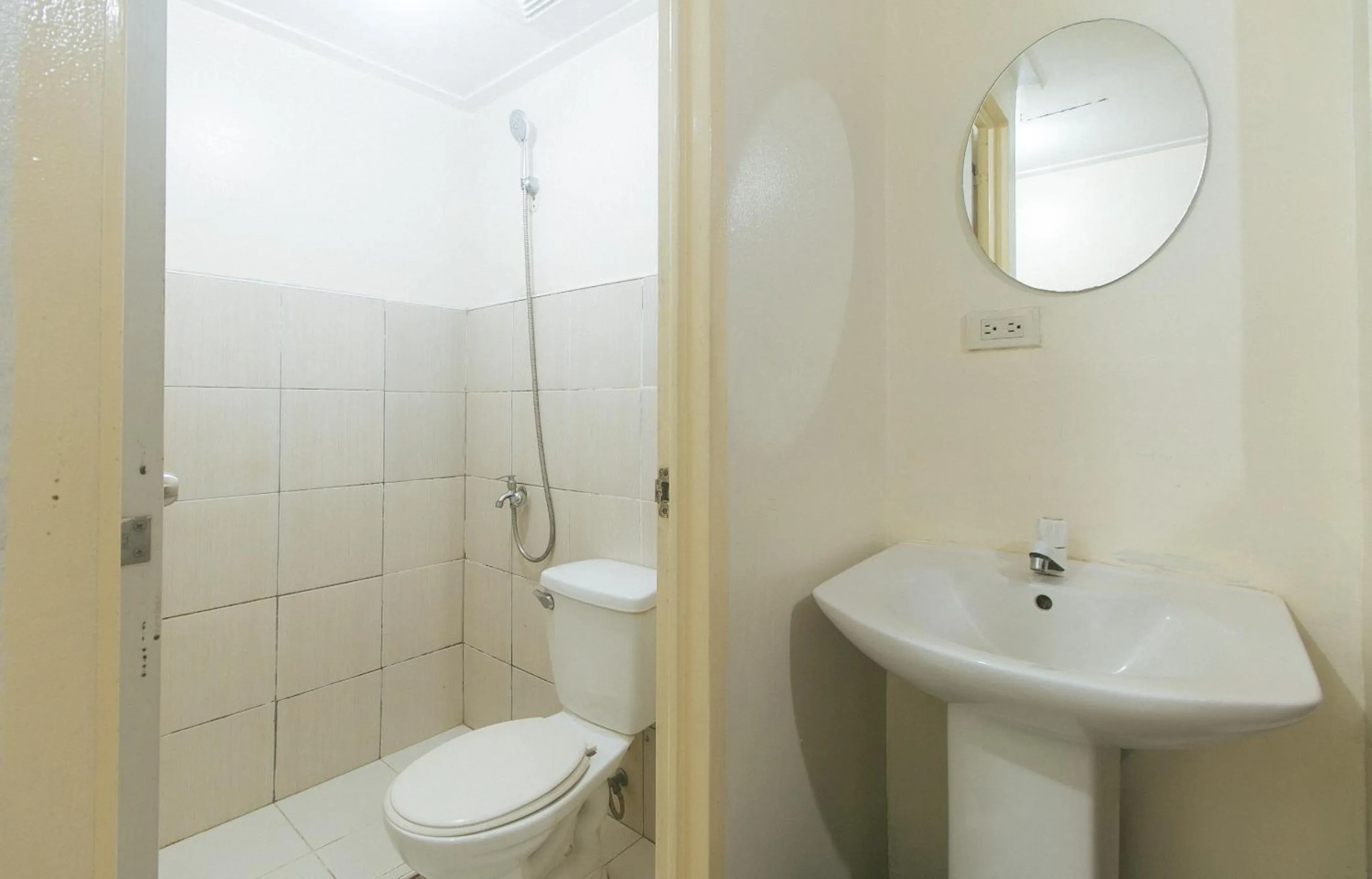 Toilet in Metro Deluxe Residences near World Trade Center