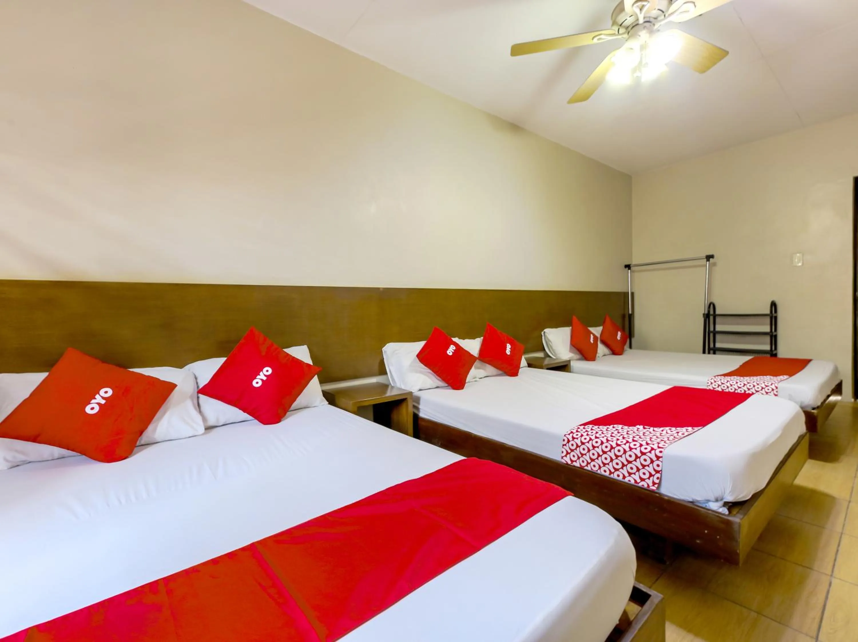 Family Room in Super OYO 841 Metro Deluxe Residences