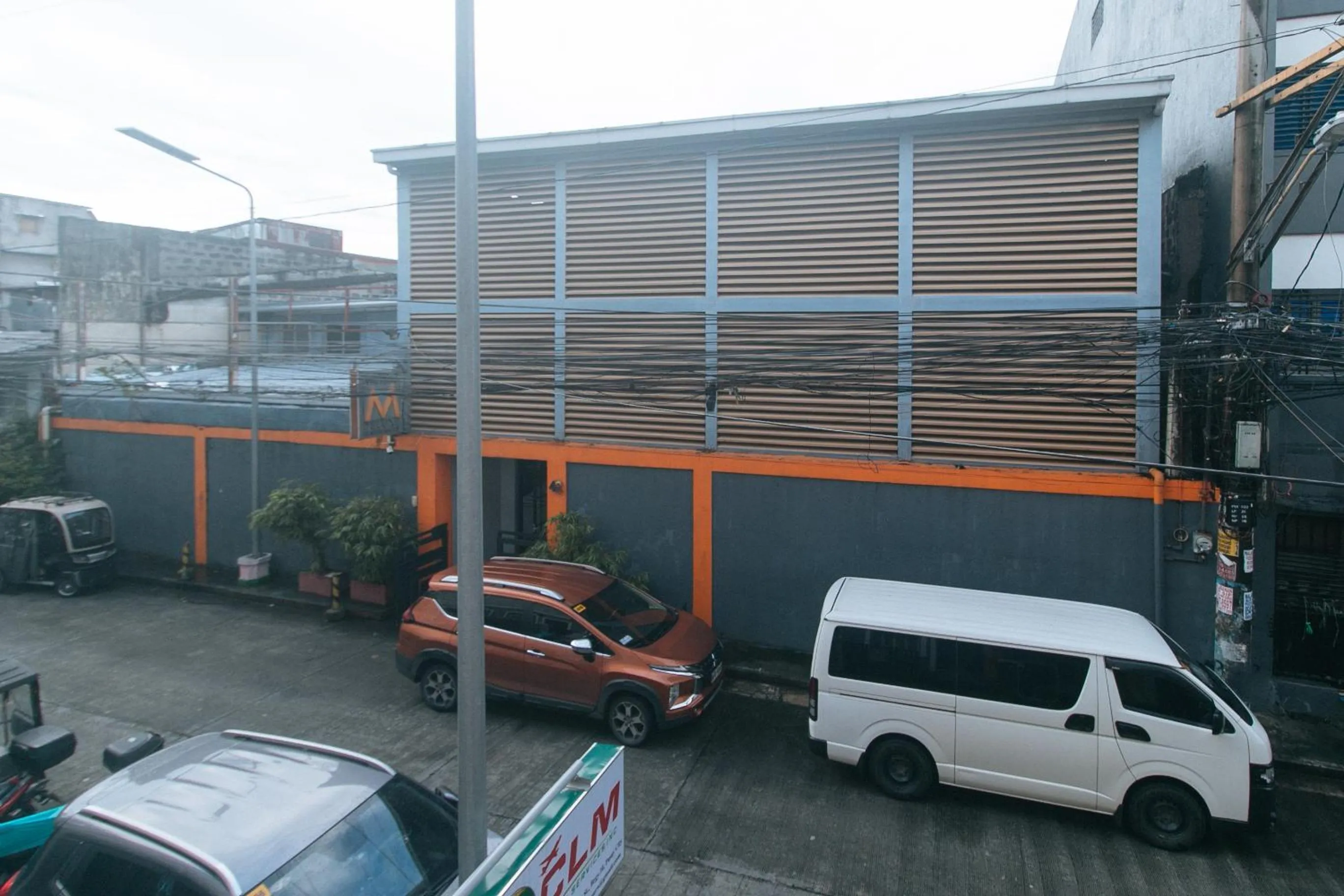 Property building in Metro Deluxe Residences near World Trade Center