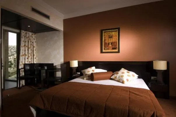 Photo of the whole room, Bed in Sunrise Hotel
