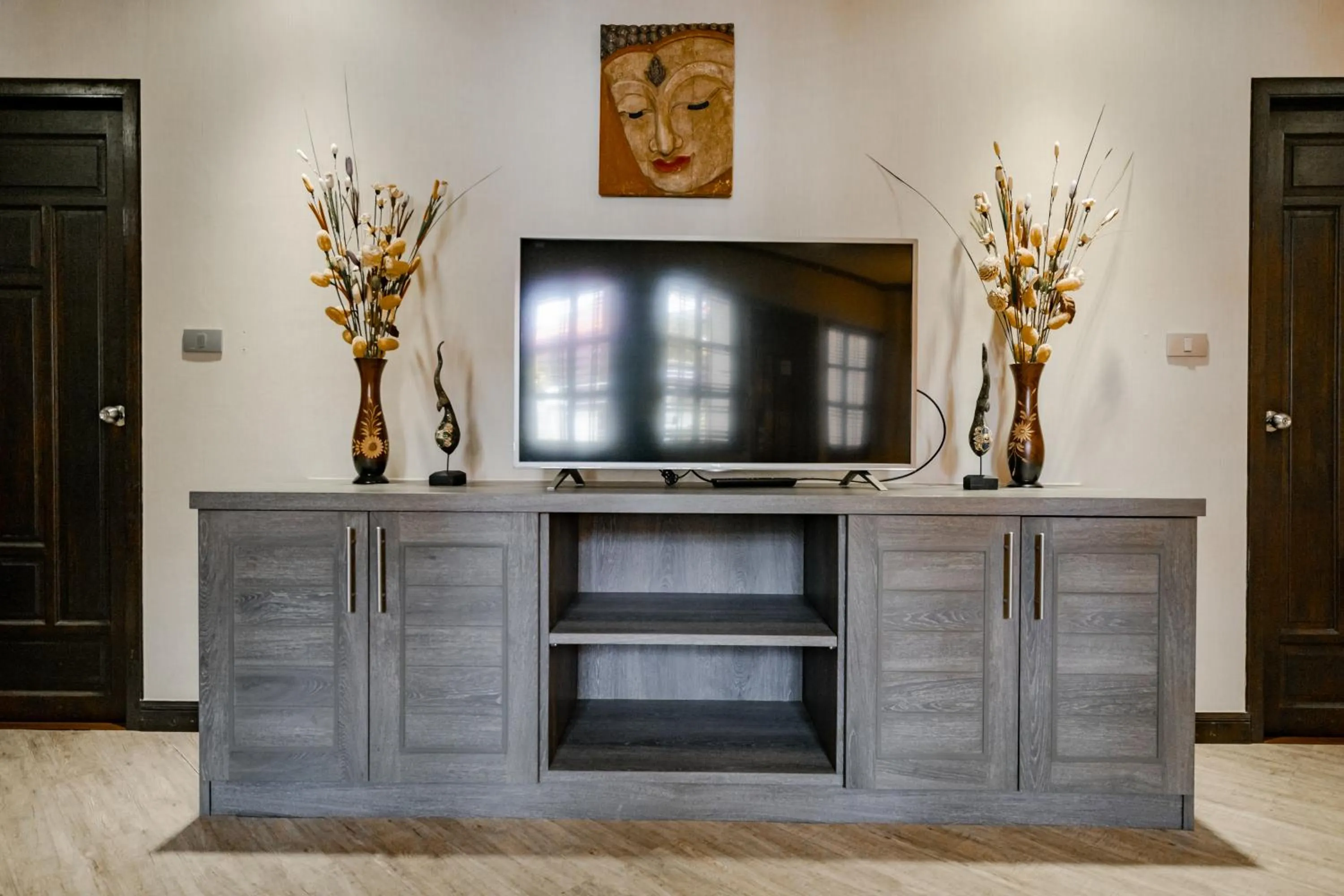 TV and multimedia in Naiya Buree Boutique Resort Nai Harn Beach