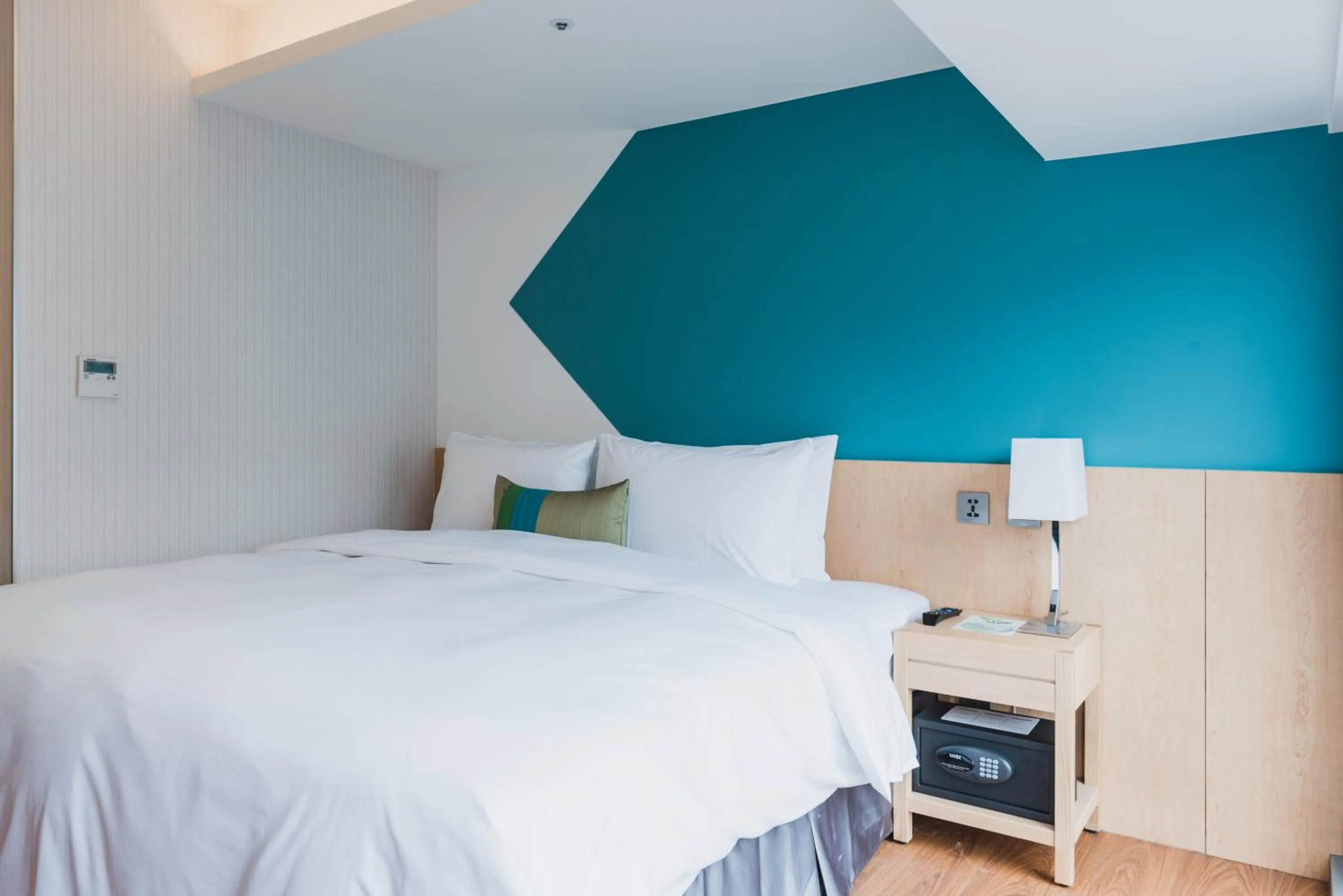 Photo of the whole room, Bed in Hej Taipei