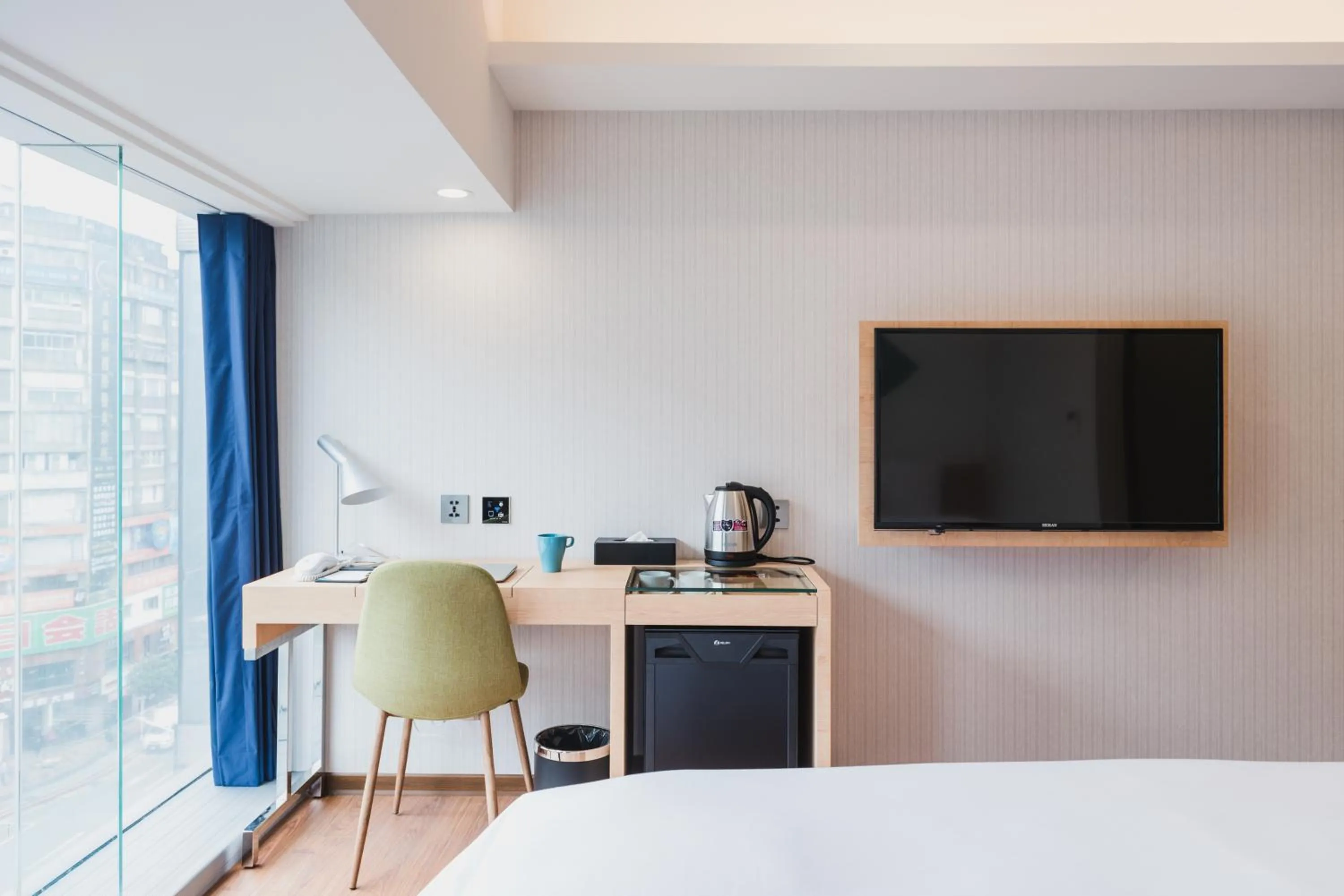 Photo of the whole room, Bed in Hej Taipei