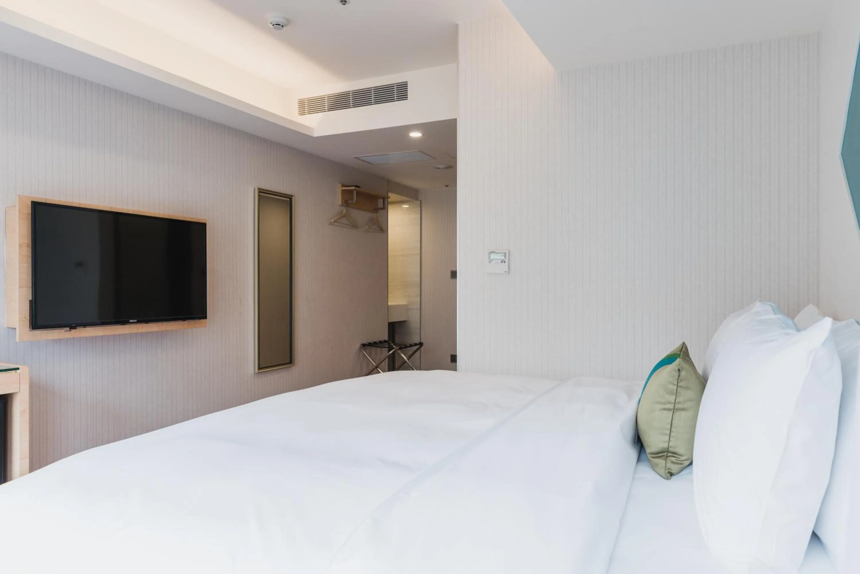 Photo of the whole room, Bed in Hej Taipei