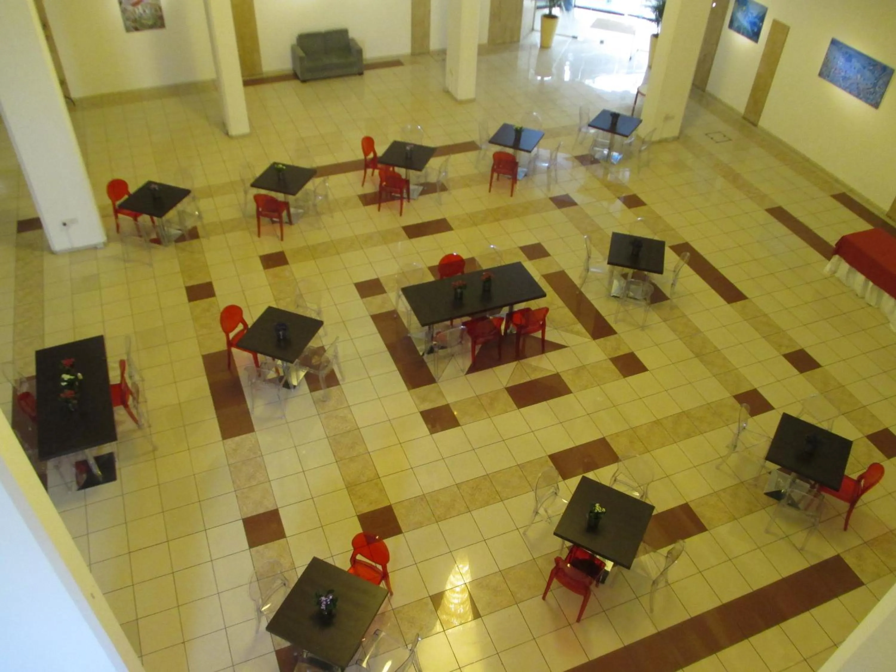 Restaurant/places to eat in Atrium Zenon Hotel Apartments