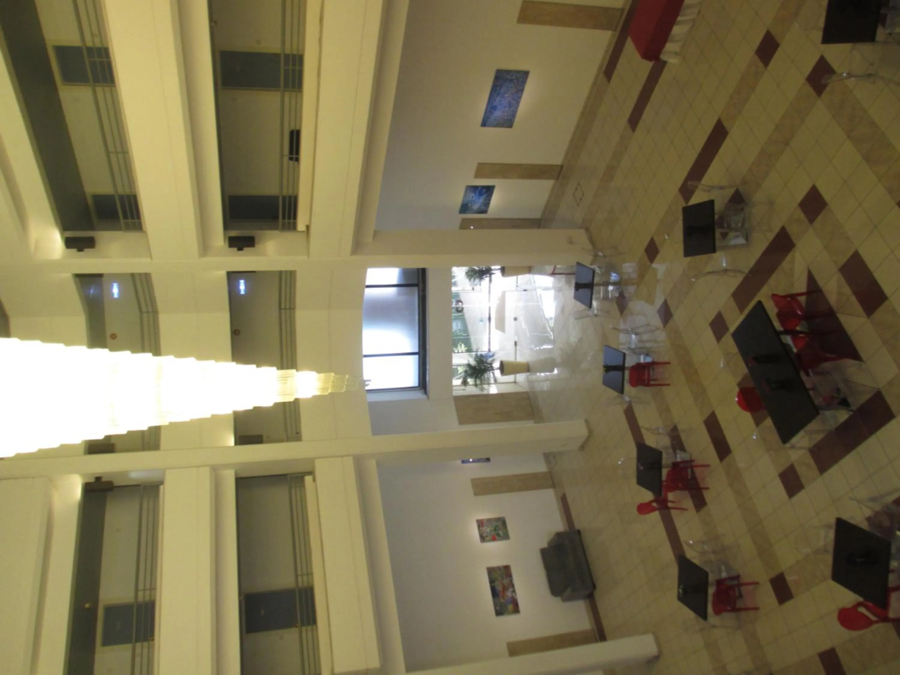 Restaurant/places to eat in Atrium Zenon Hotel Apartments