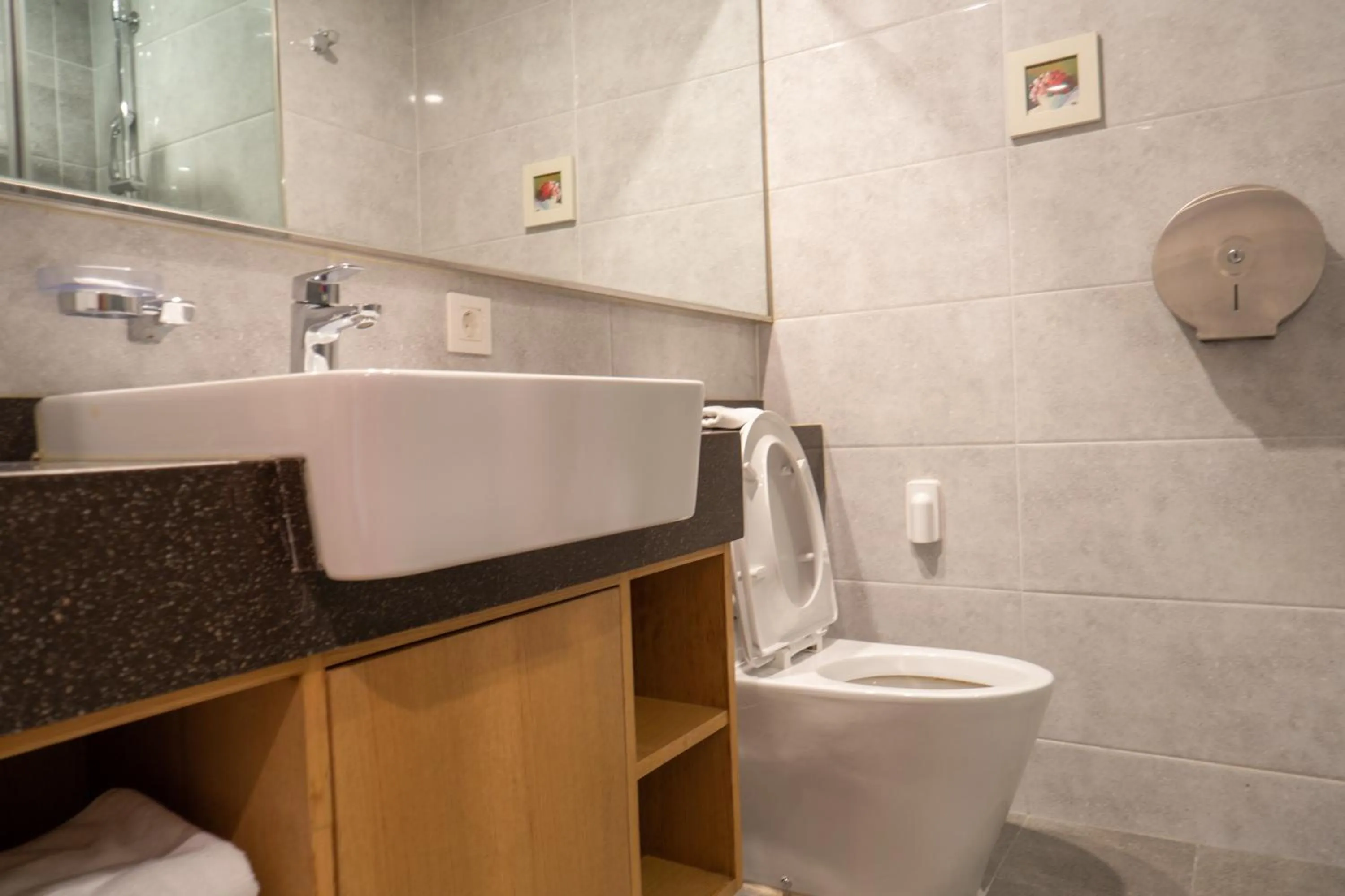 Bathroom in Jongno Lumia Tourist Hotel