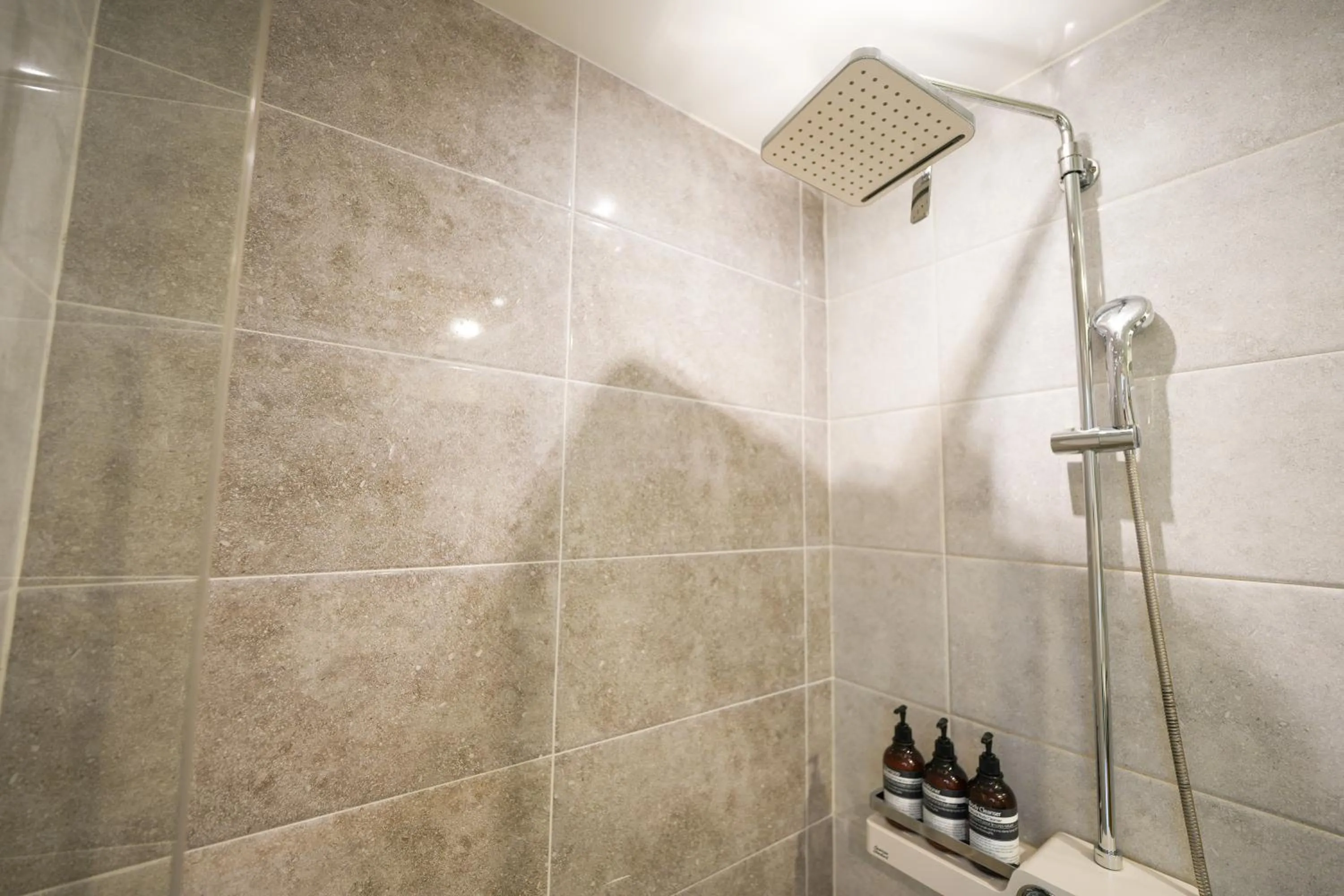 Bathroom in Jongno Lumia Tourist Hotel