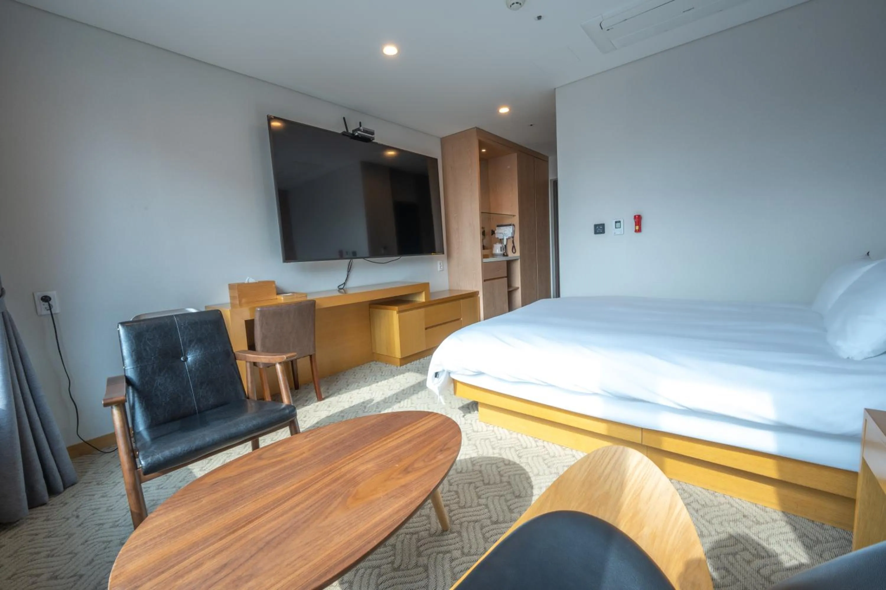 Photo of the whole room, Bed in Jongno Lumia Tourist Hotel