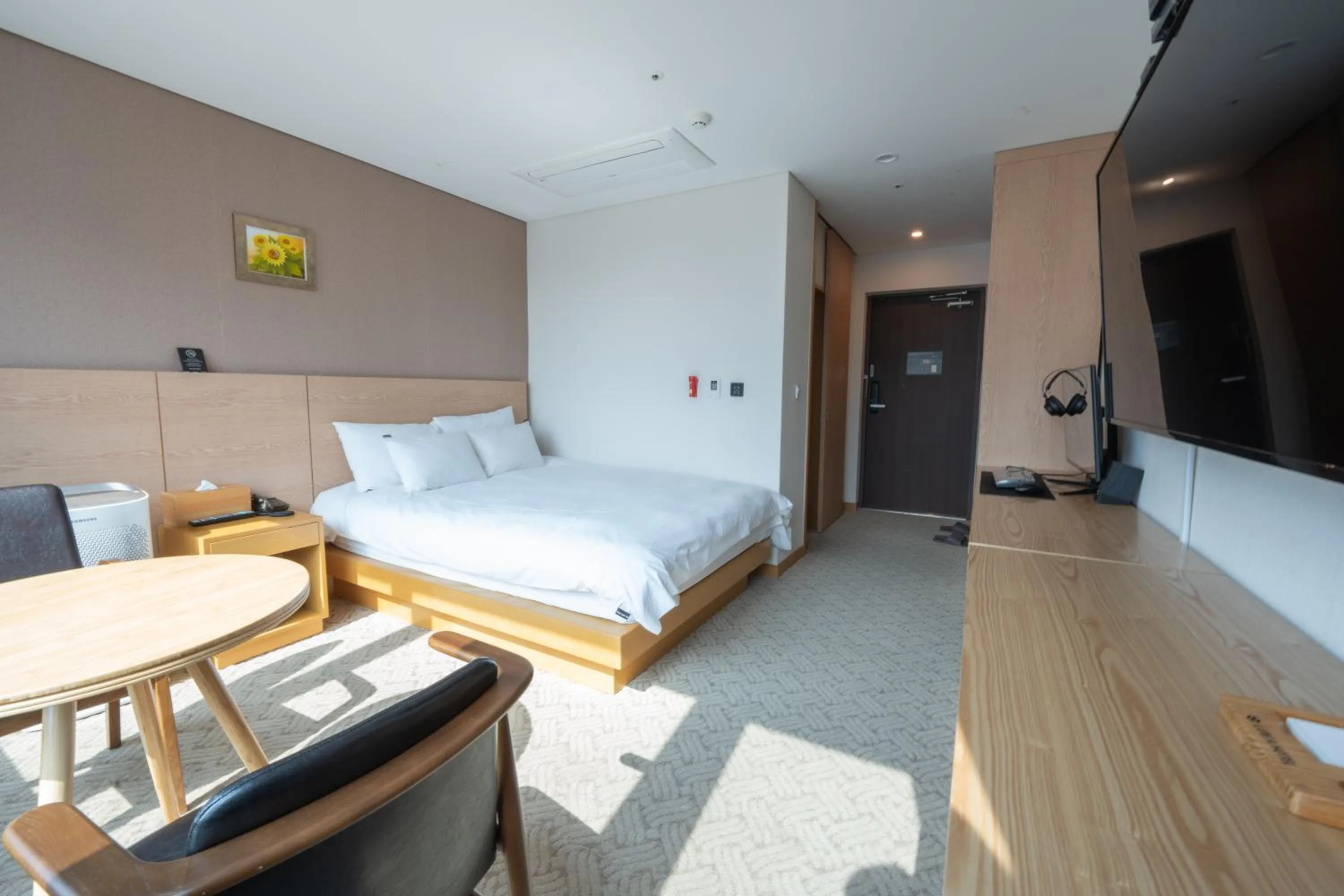 Photo of the whole room, Bed in Jongno Lumia Tourist Hotel