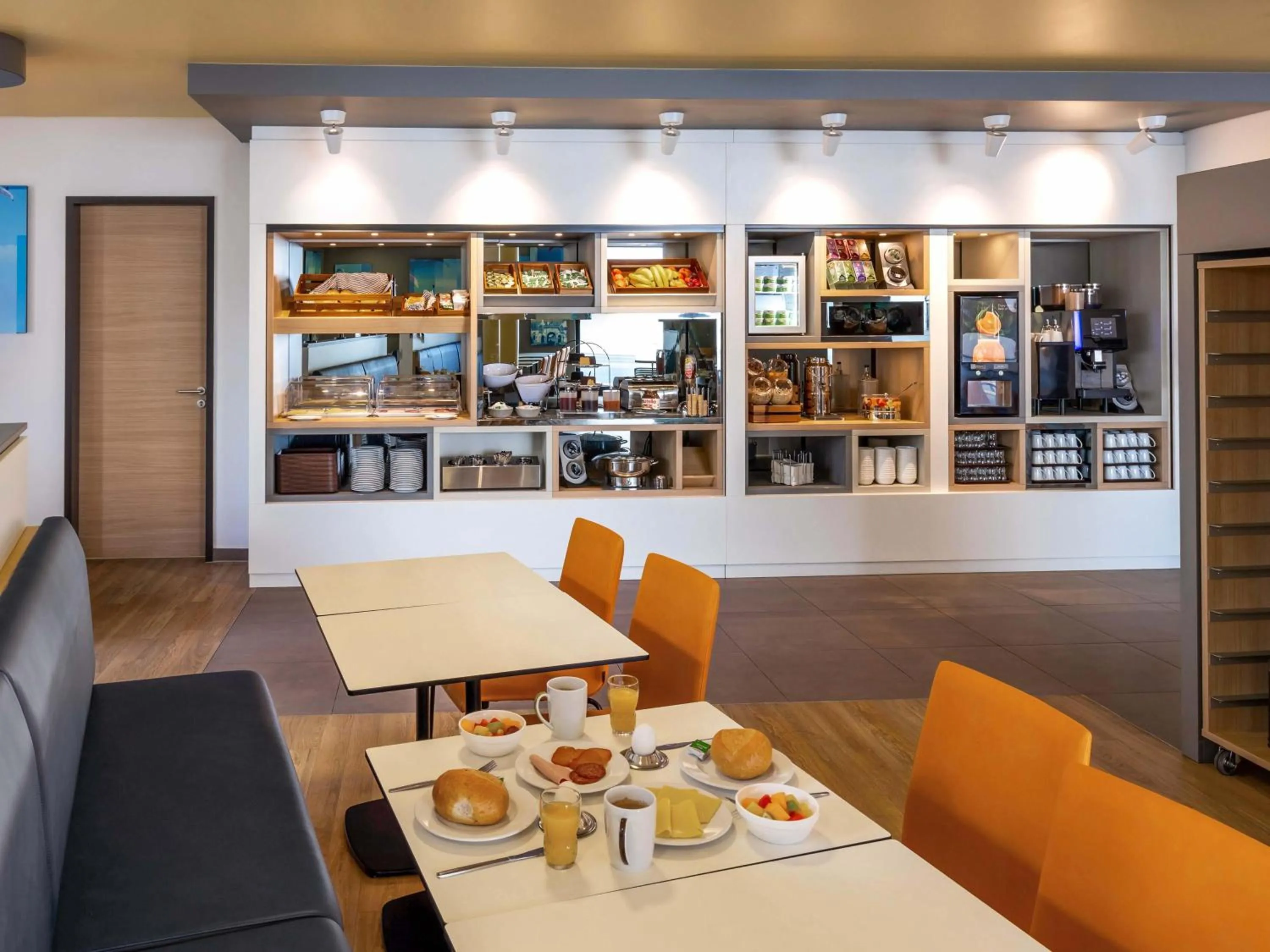 Restaurant/places to eat in B&B Hotel Fulda-City