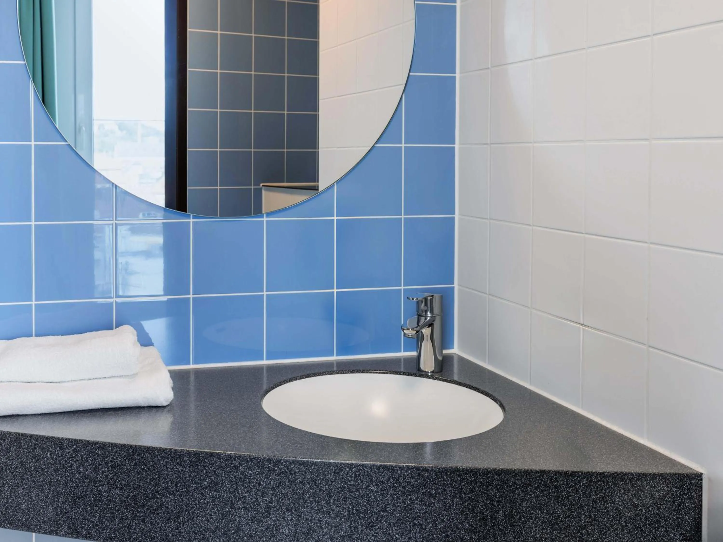 Shower in B&B Hotel Fulda-City