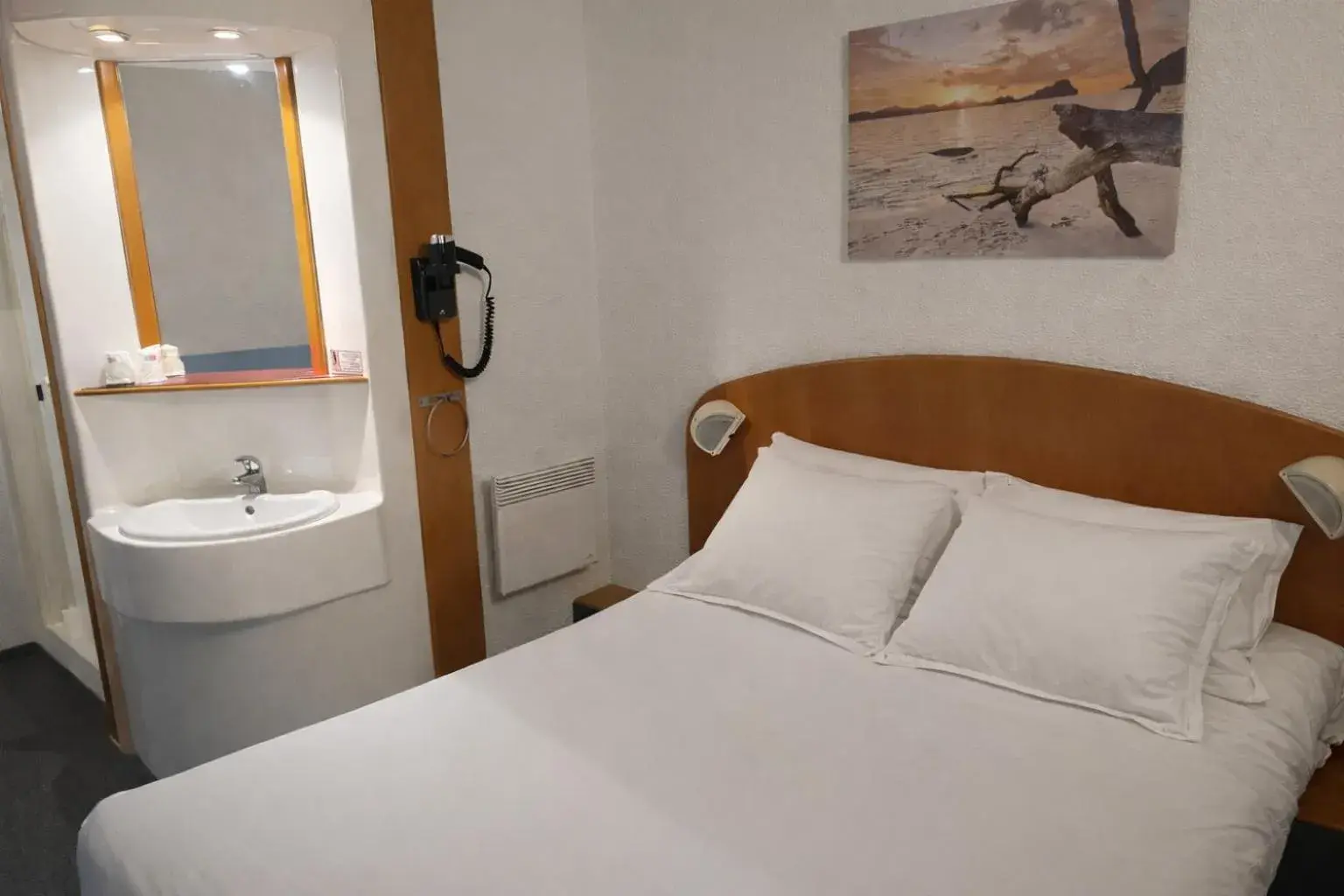 Double Room in Quick Palace Saint Brieuc Double Room in Quick Palace Saint Brieuc