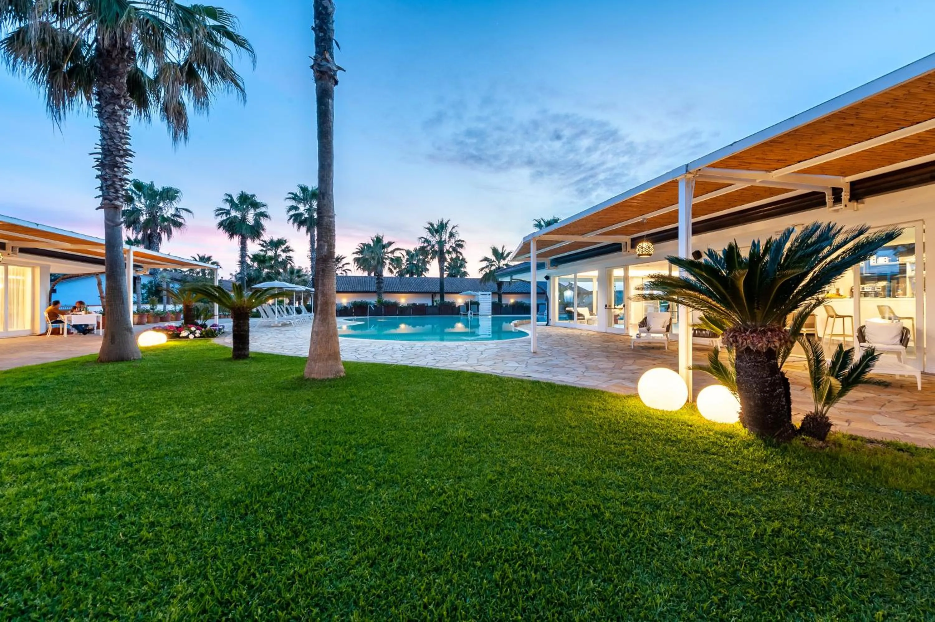 Garden in Paestum Inn Beach Resort