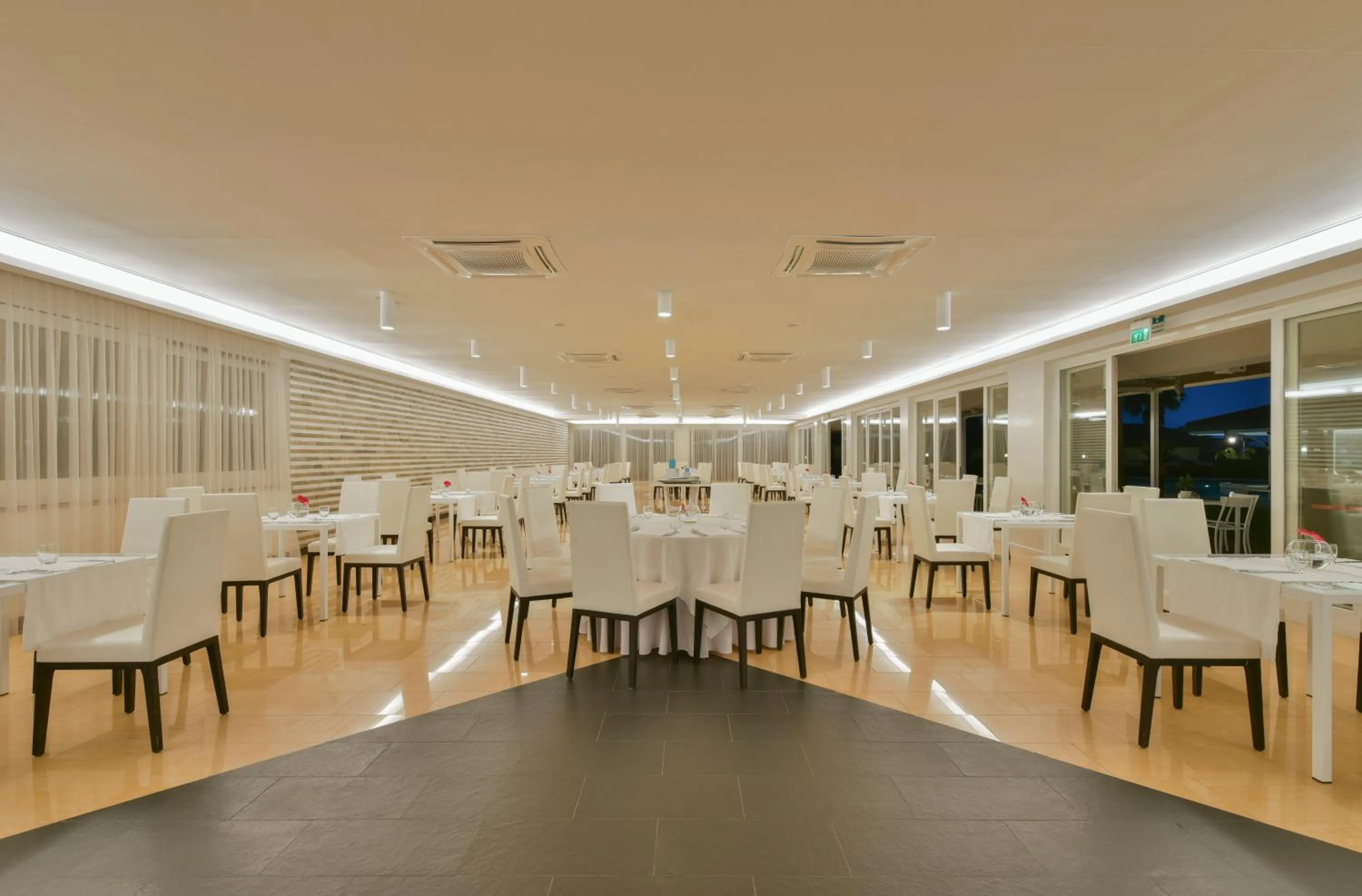 Restaurant/places to eat in Paestum Inn Beach Resort
