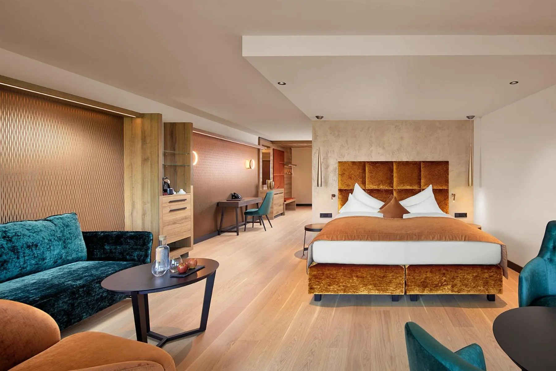 Photo of the whole room, Bed in Kaiserhof Superior