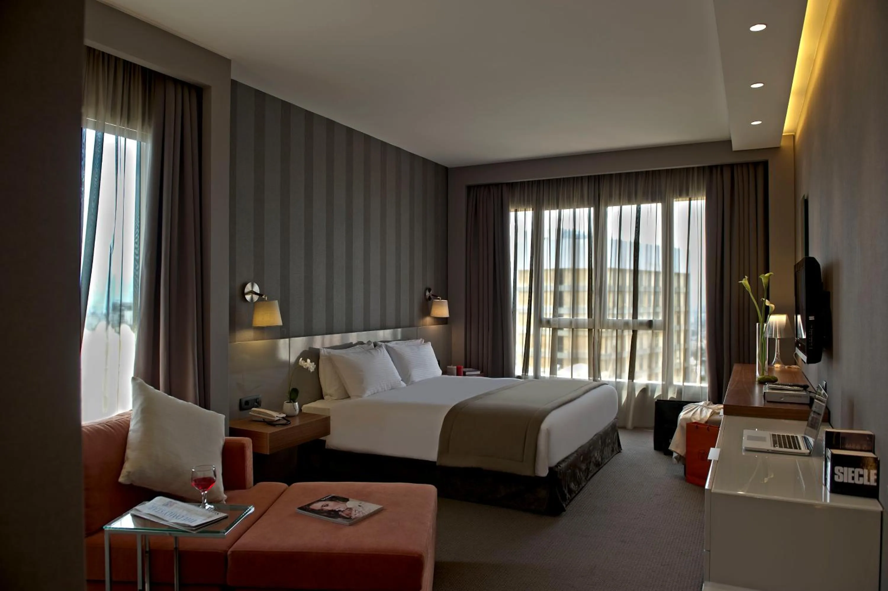 Bedroom, Bed in ParkTower Suites