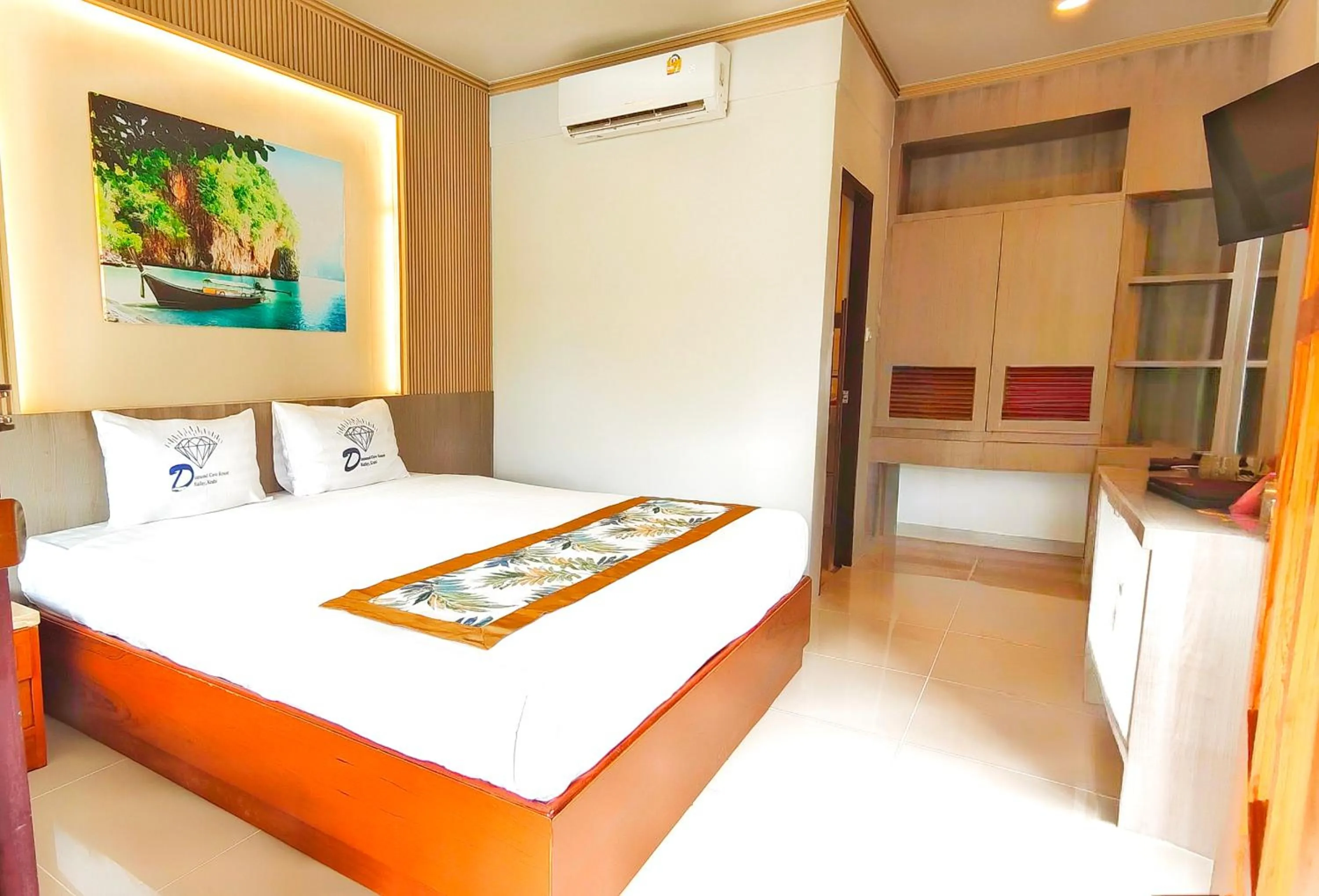 Photo of the whole room, Bed in Diamond Cave Resort