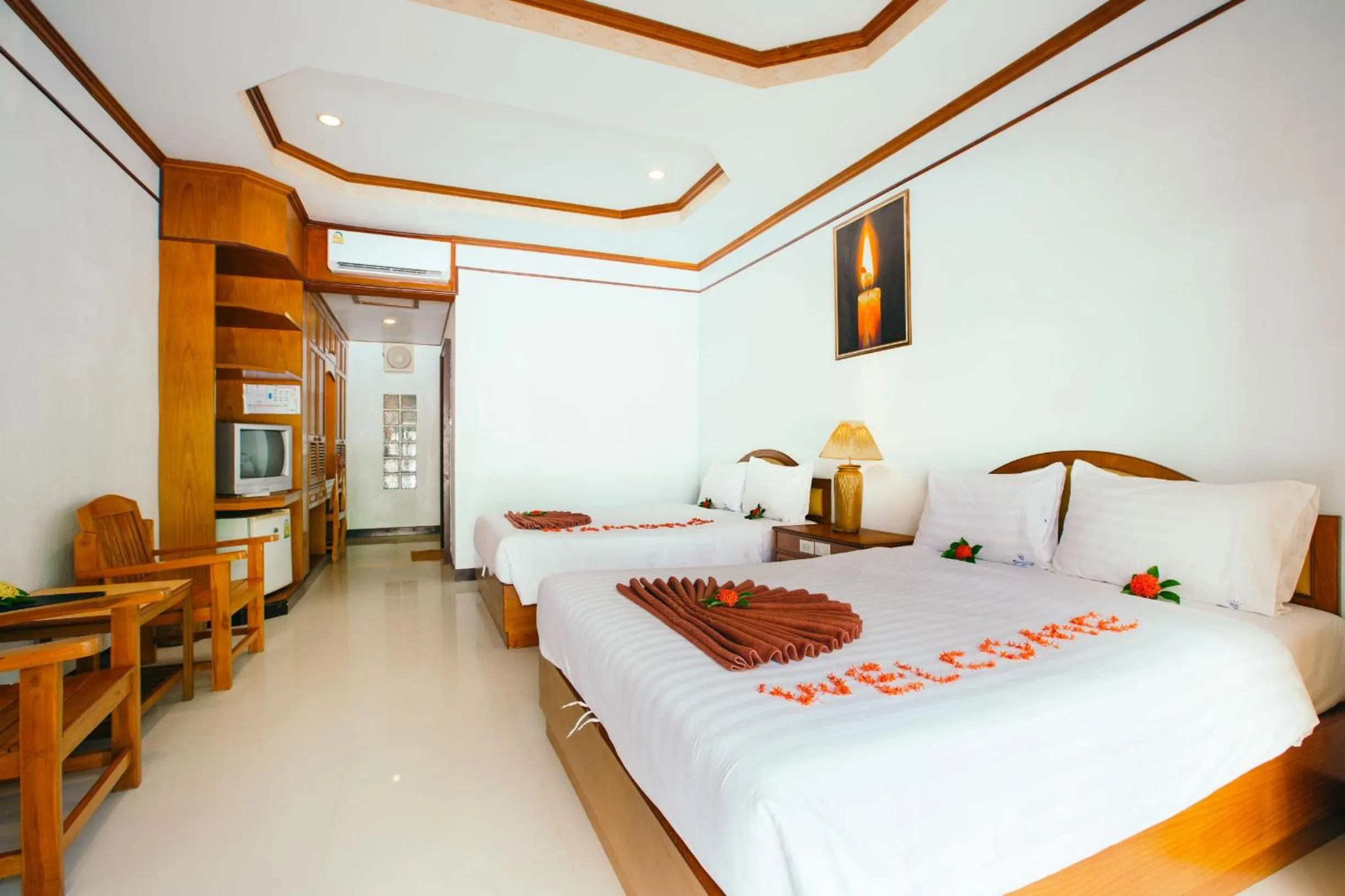 Photo of the whole room, Bed in Diamond Cave Resort