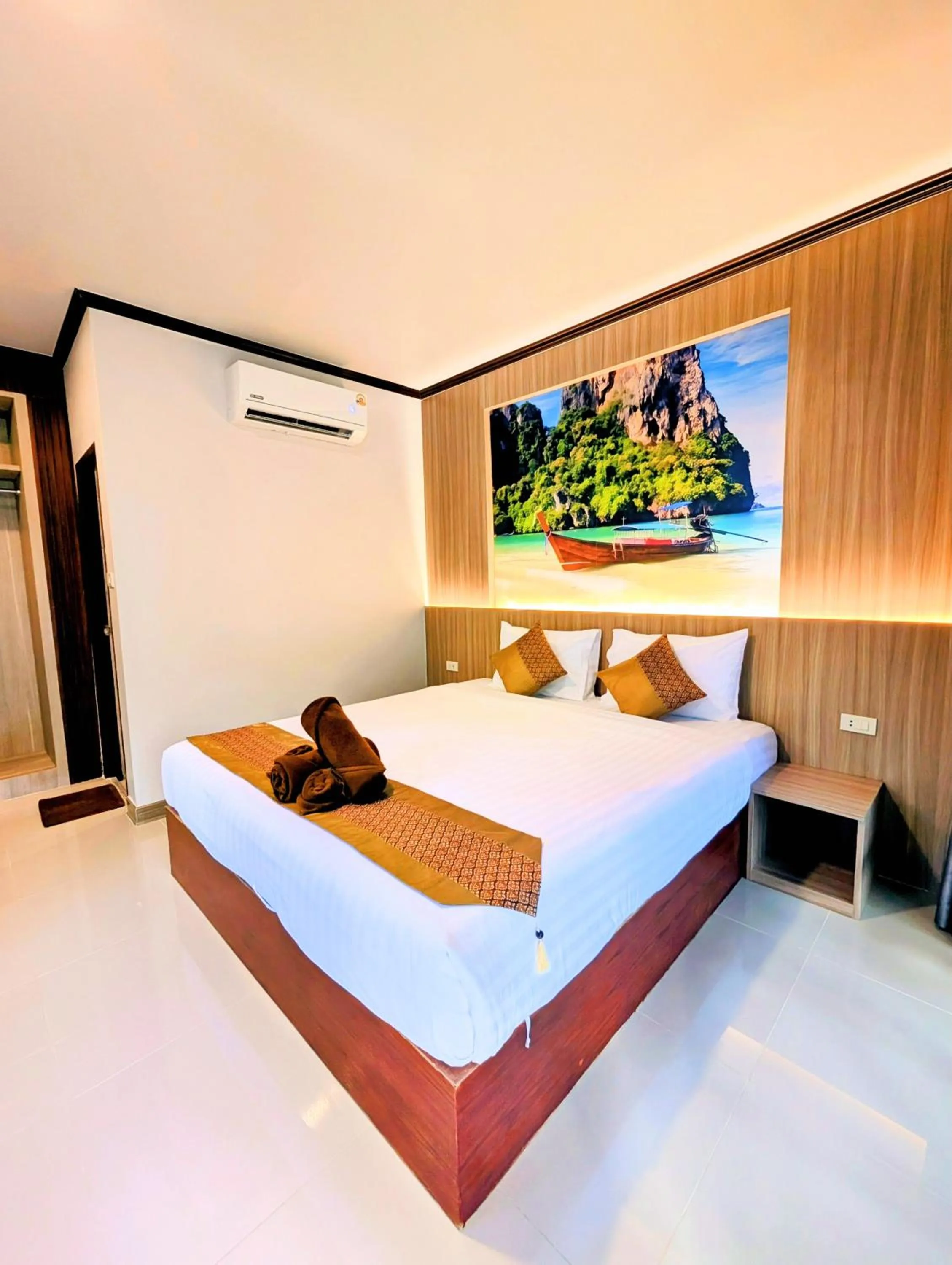 Bed in Diamond Cave Resort