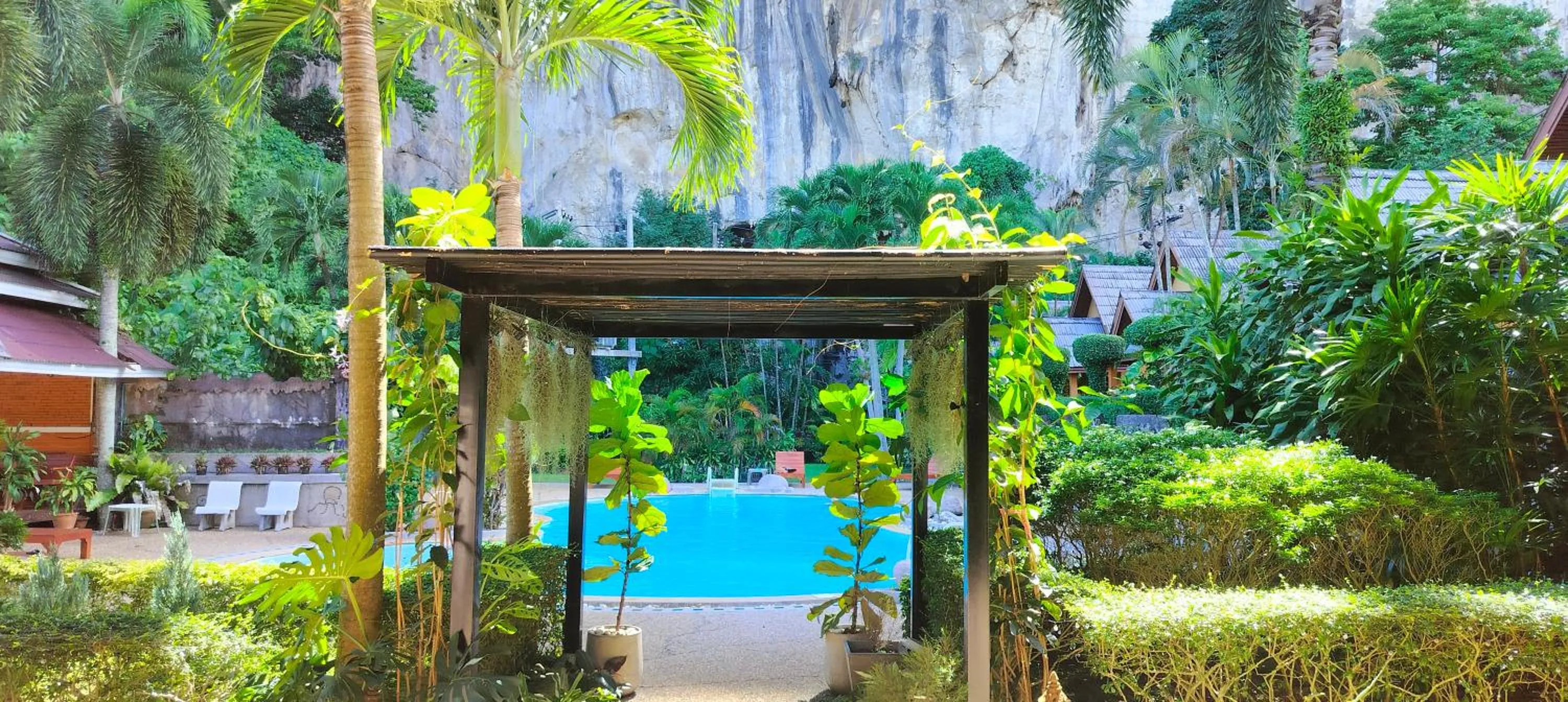 Pool view in Diamond Cave Resort