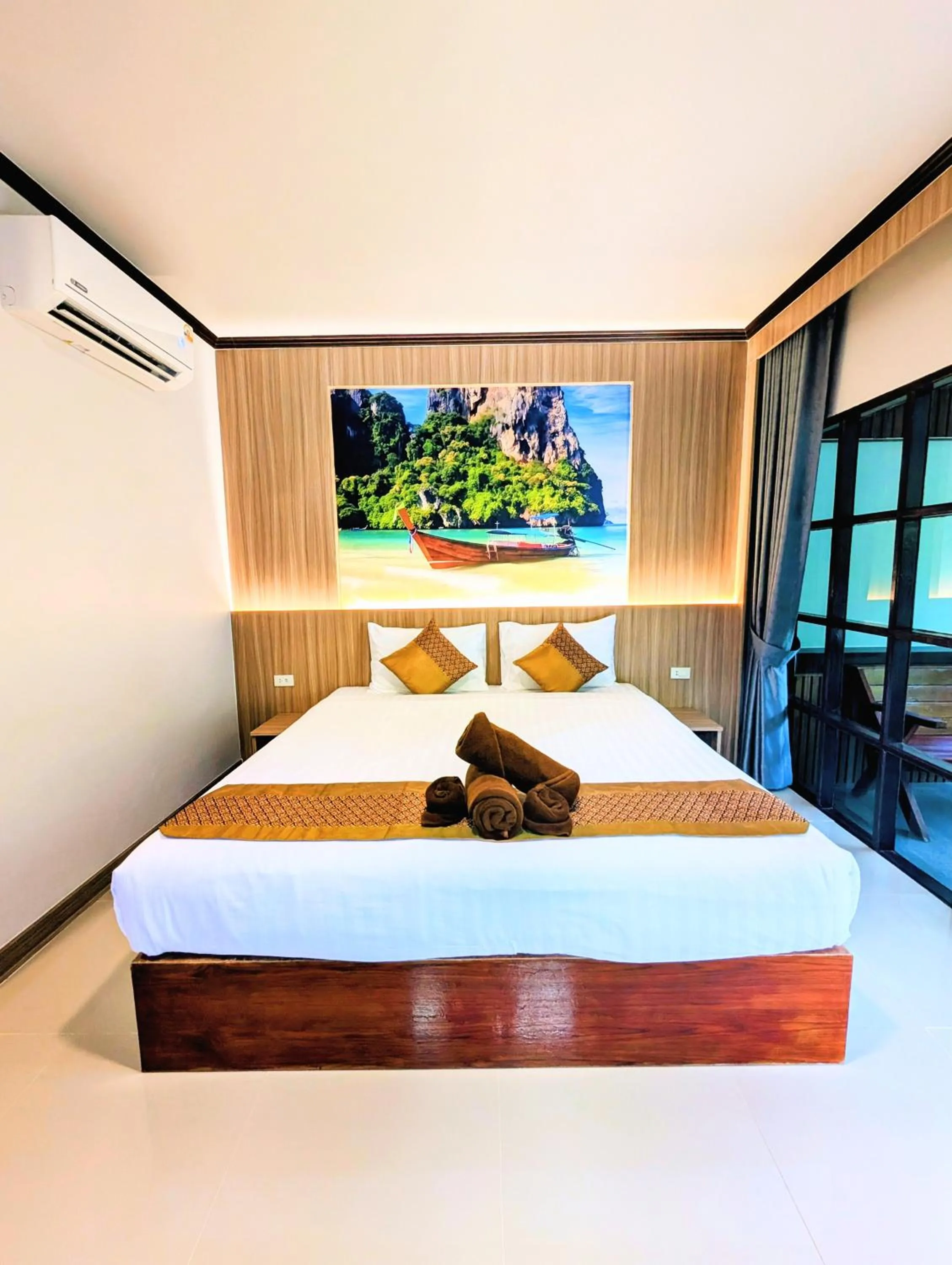 Bed in Diamond Cave Resort
