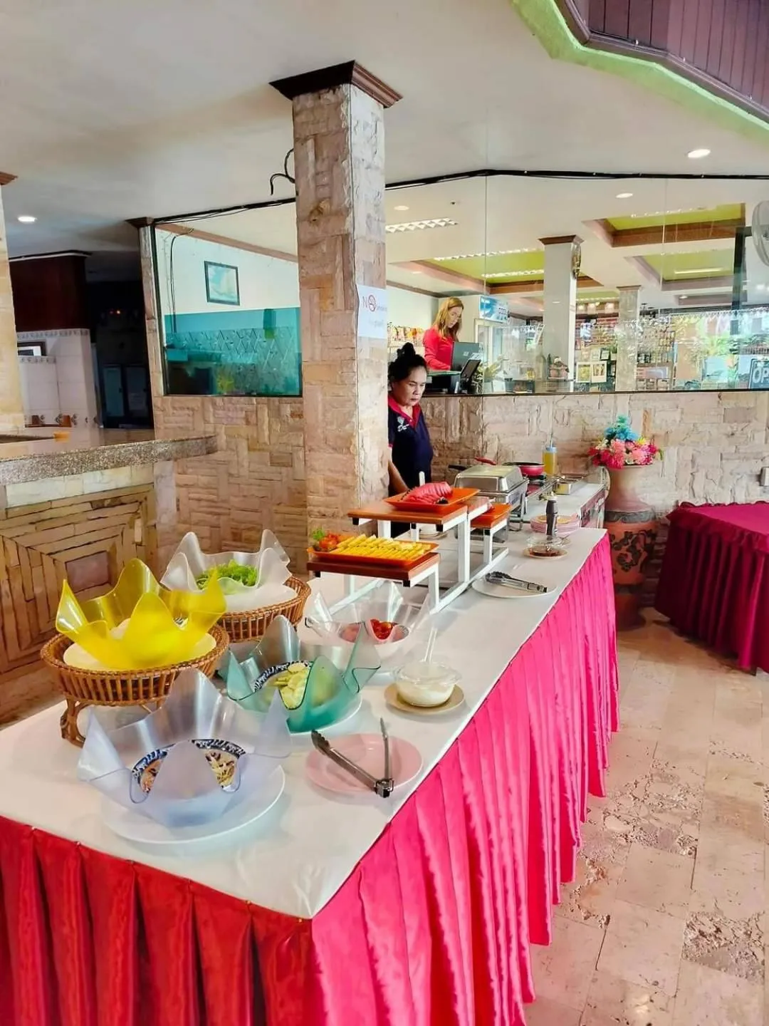 Buffet breakfast in Diamond Cave Resort