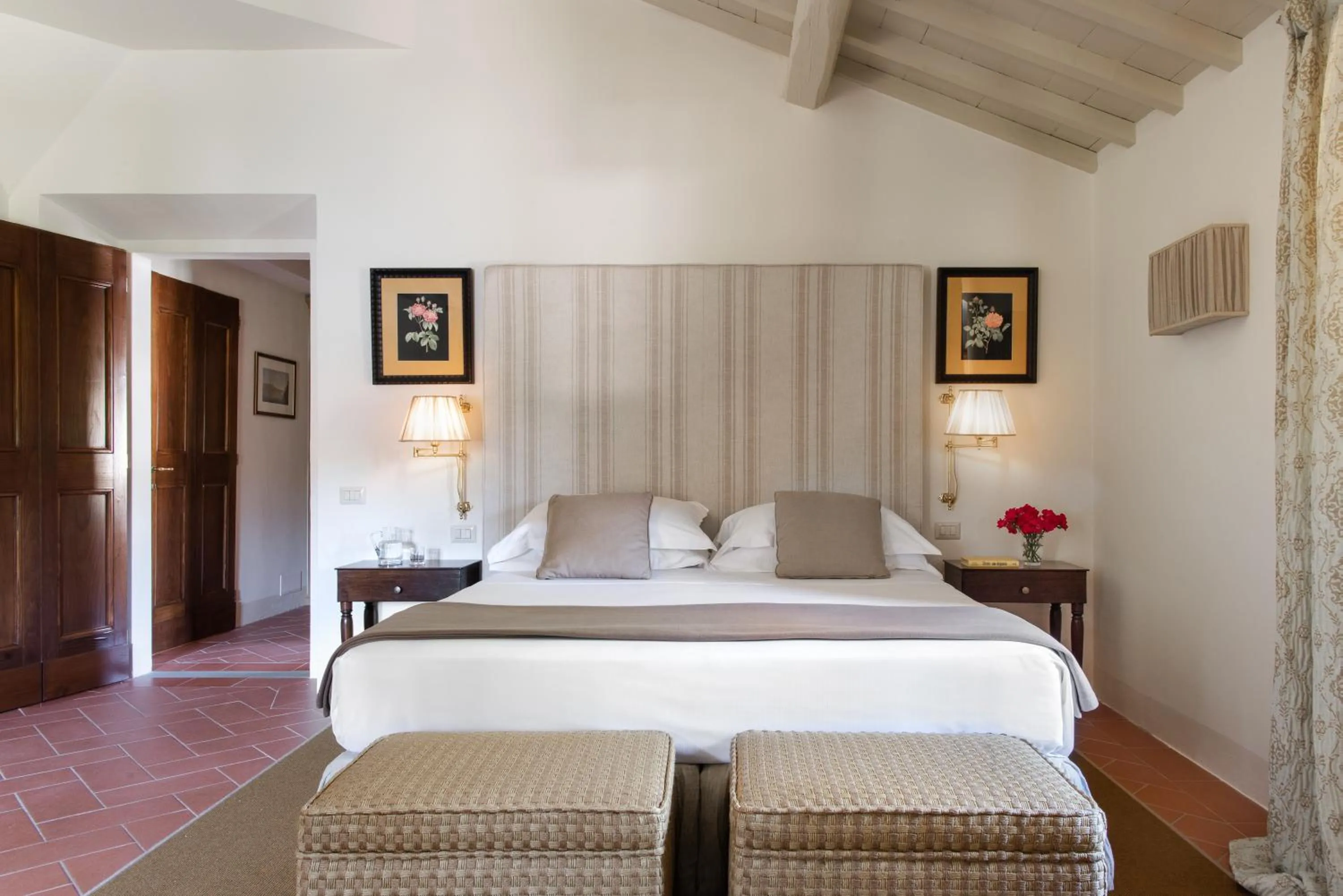 View (from property/room), Bed in Viesca Toscana Suites & Villas
