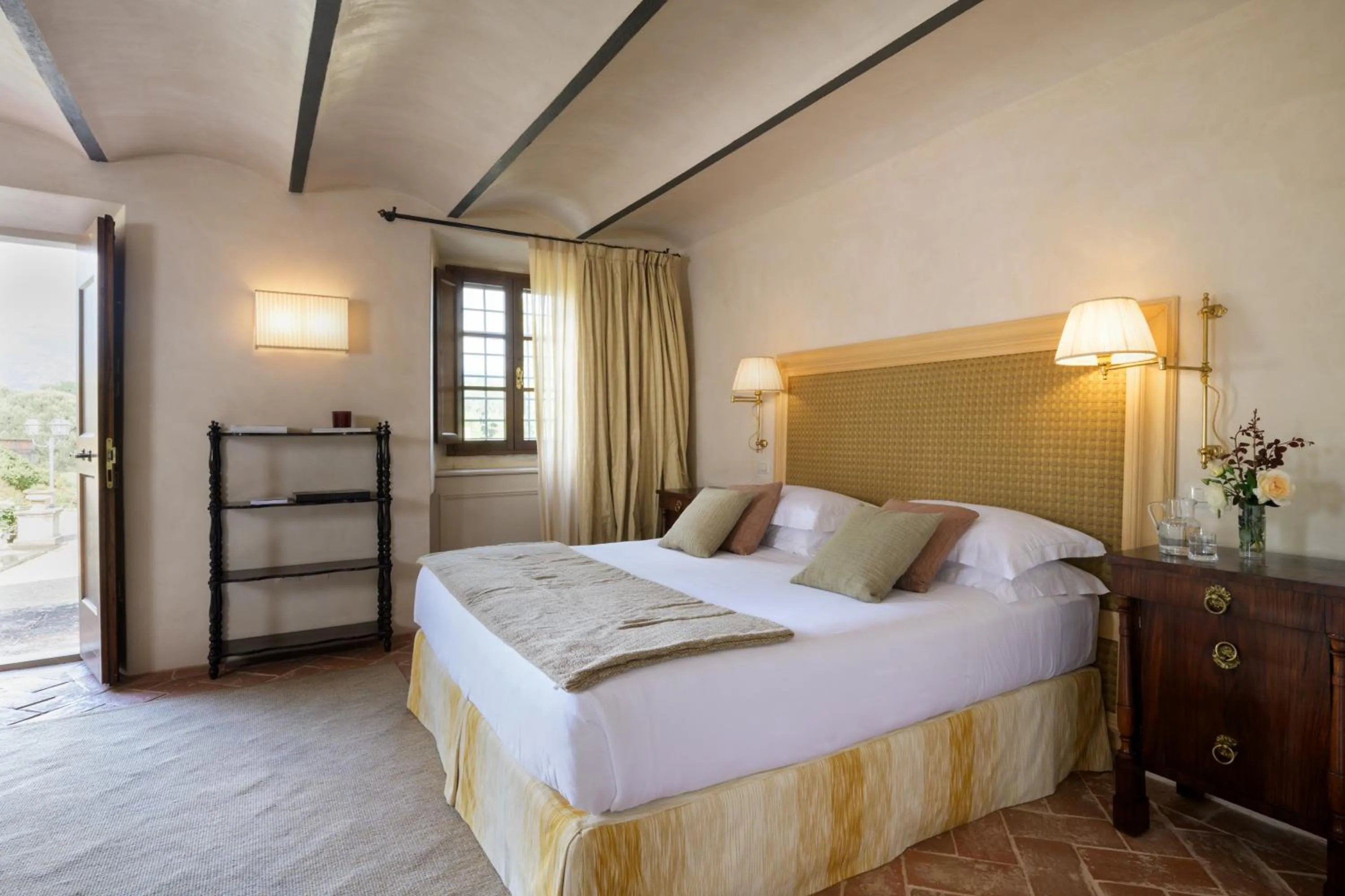 View (from property/room), Bed in Viesca Toscana Suites & Villas