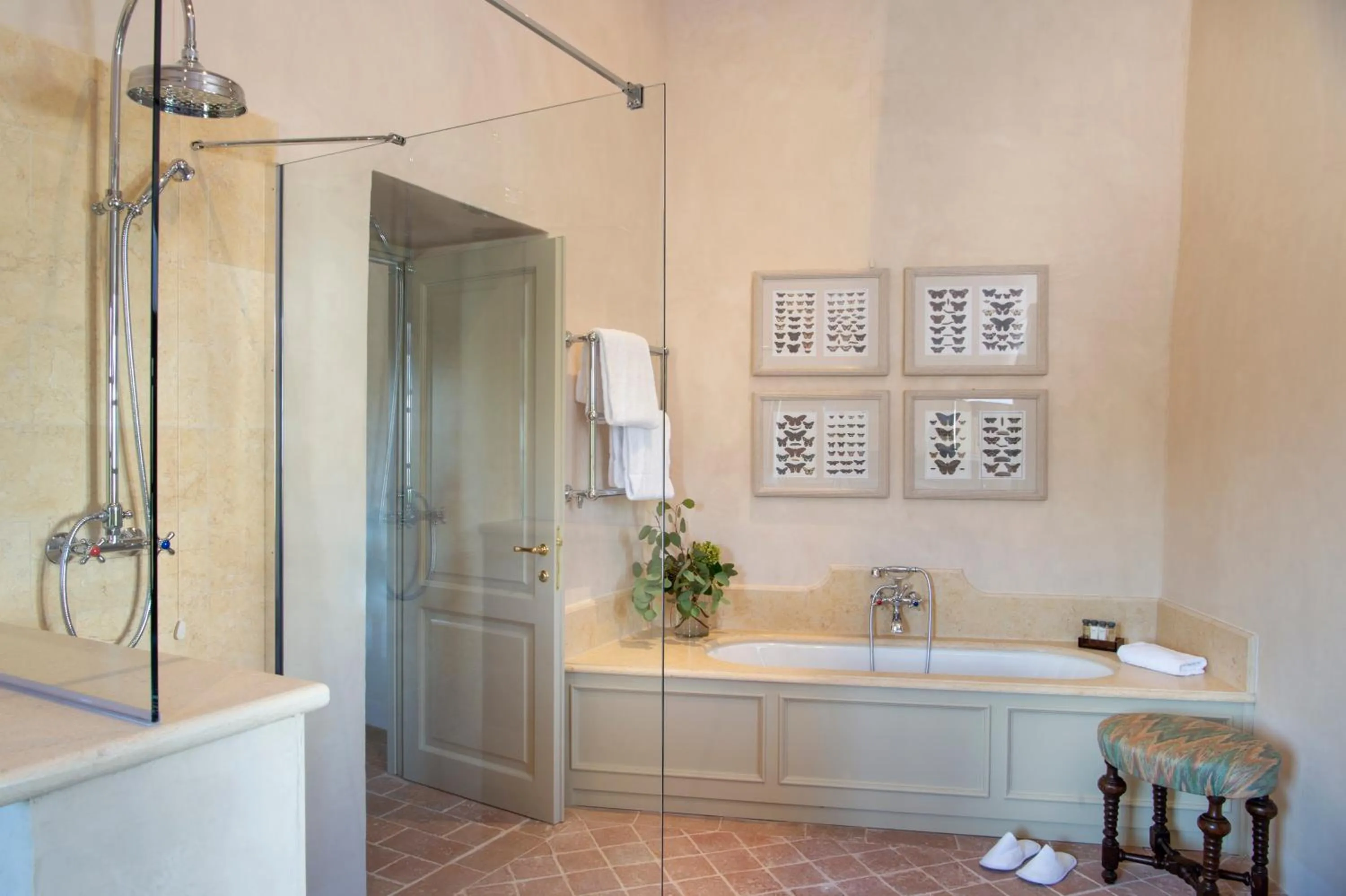 Shower in Viesca Toscana Suites & Villas