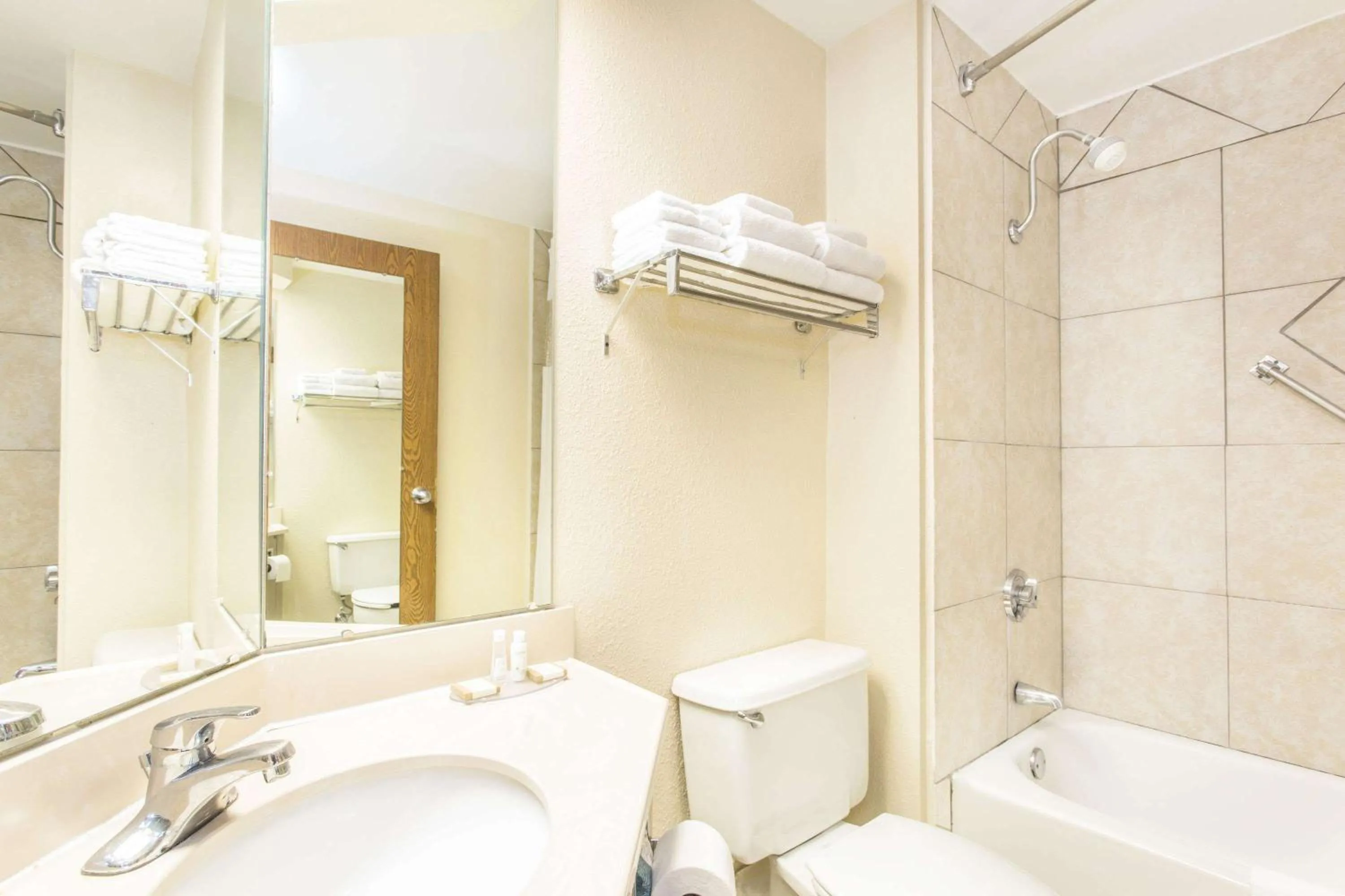 Photo of the whole room in Baymont by Wyndham Cincinnati Sharonville