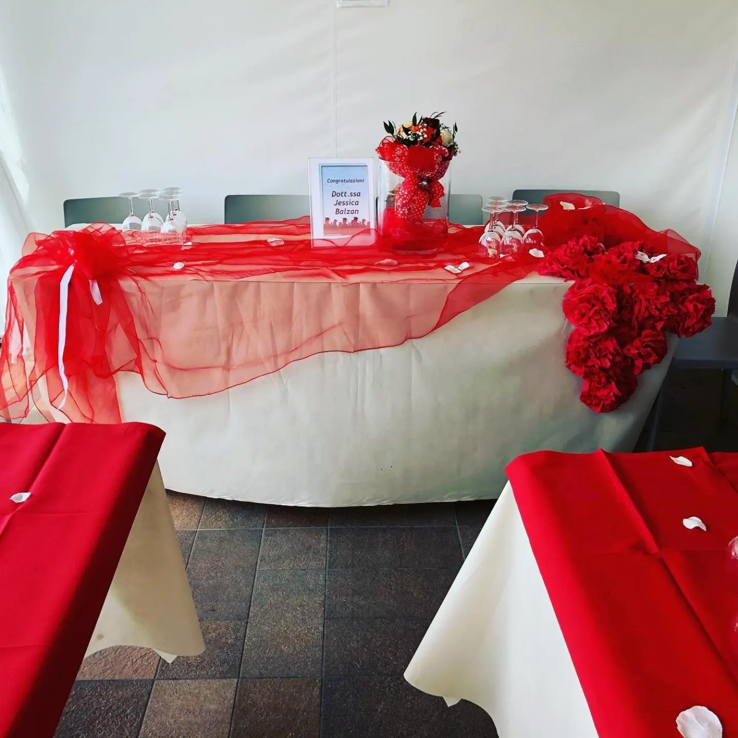 Restaurant/places to eat, Bed in Hotel Enjoy