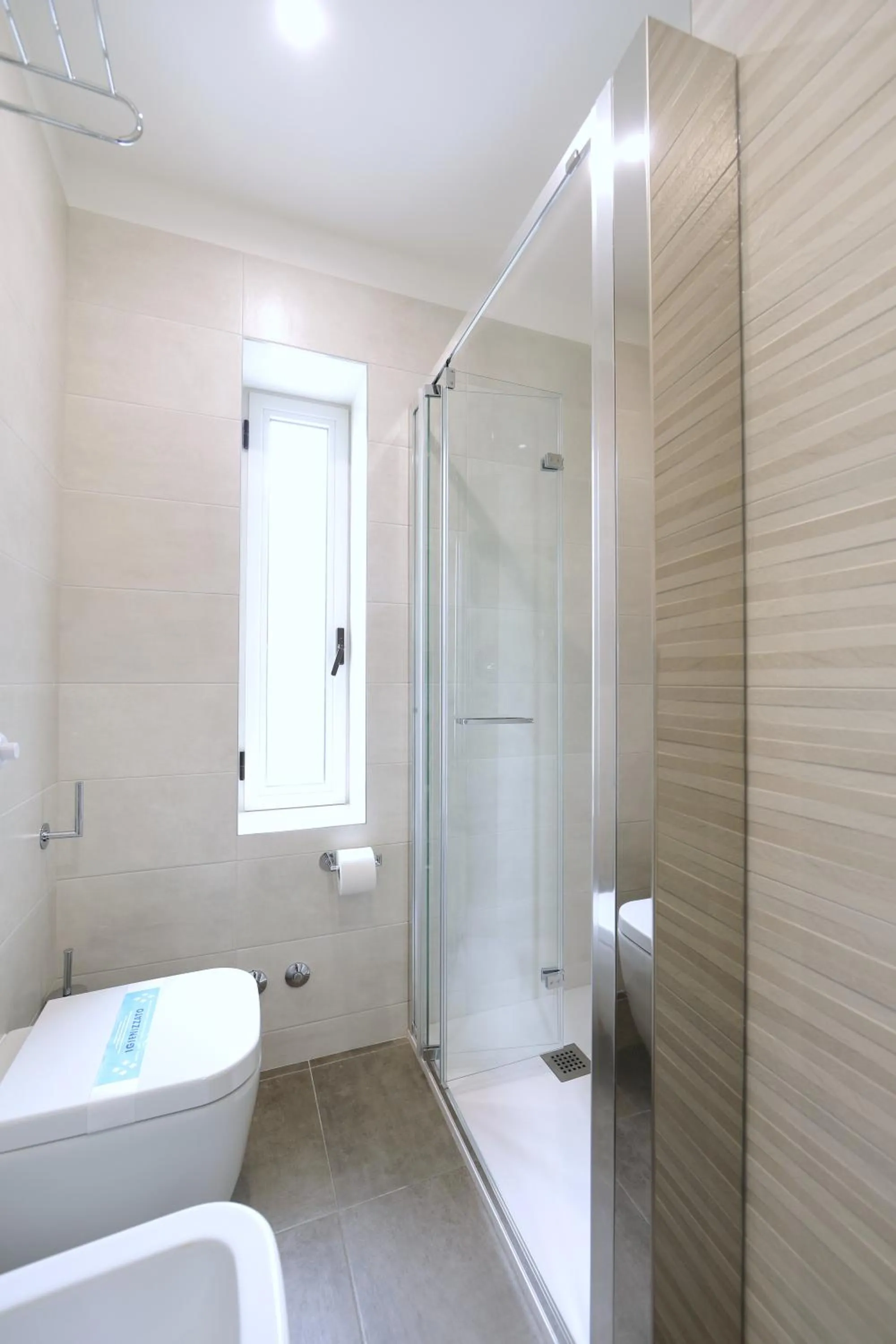 Bathroom in Hotel Simi Lan