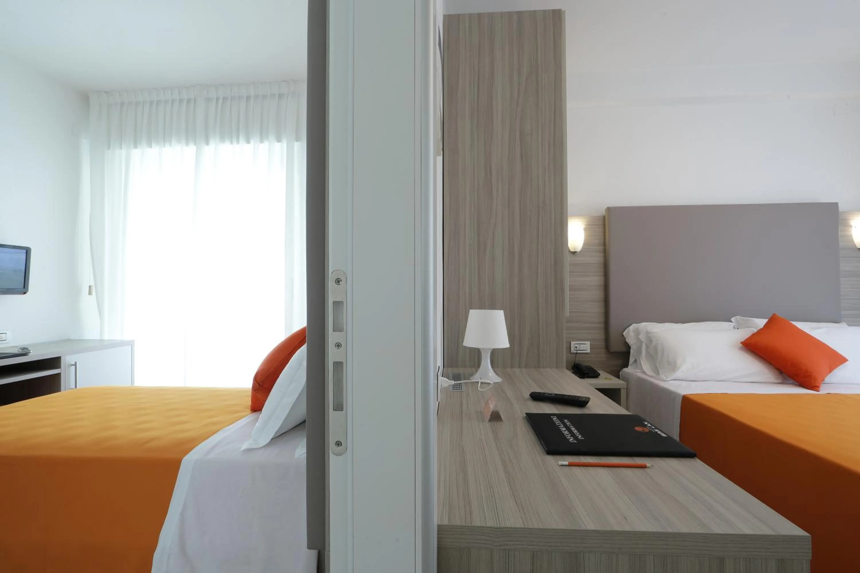 Photo of the whole room in Hotel Simi Lan