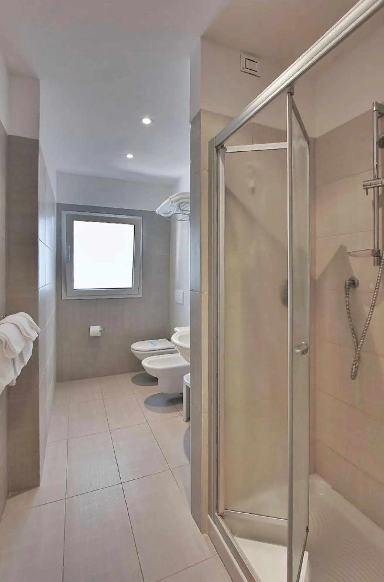 Bathroom in Hotel Simi Lan