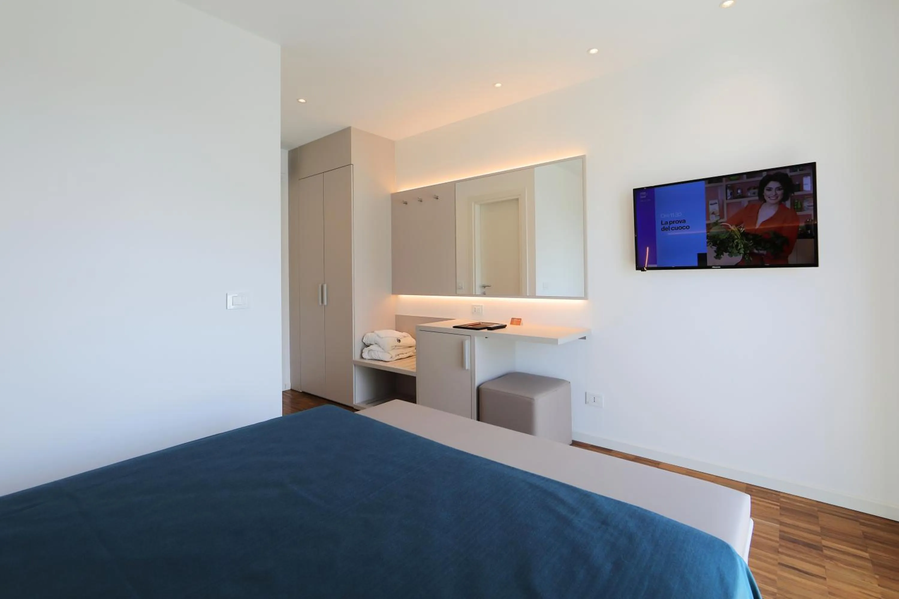 Photo of the whole room in Hotel Simi Lan