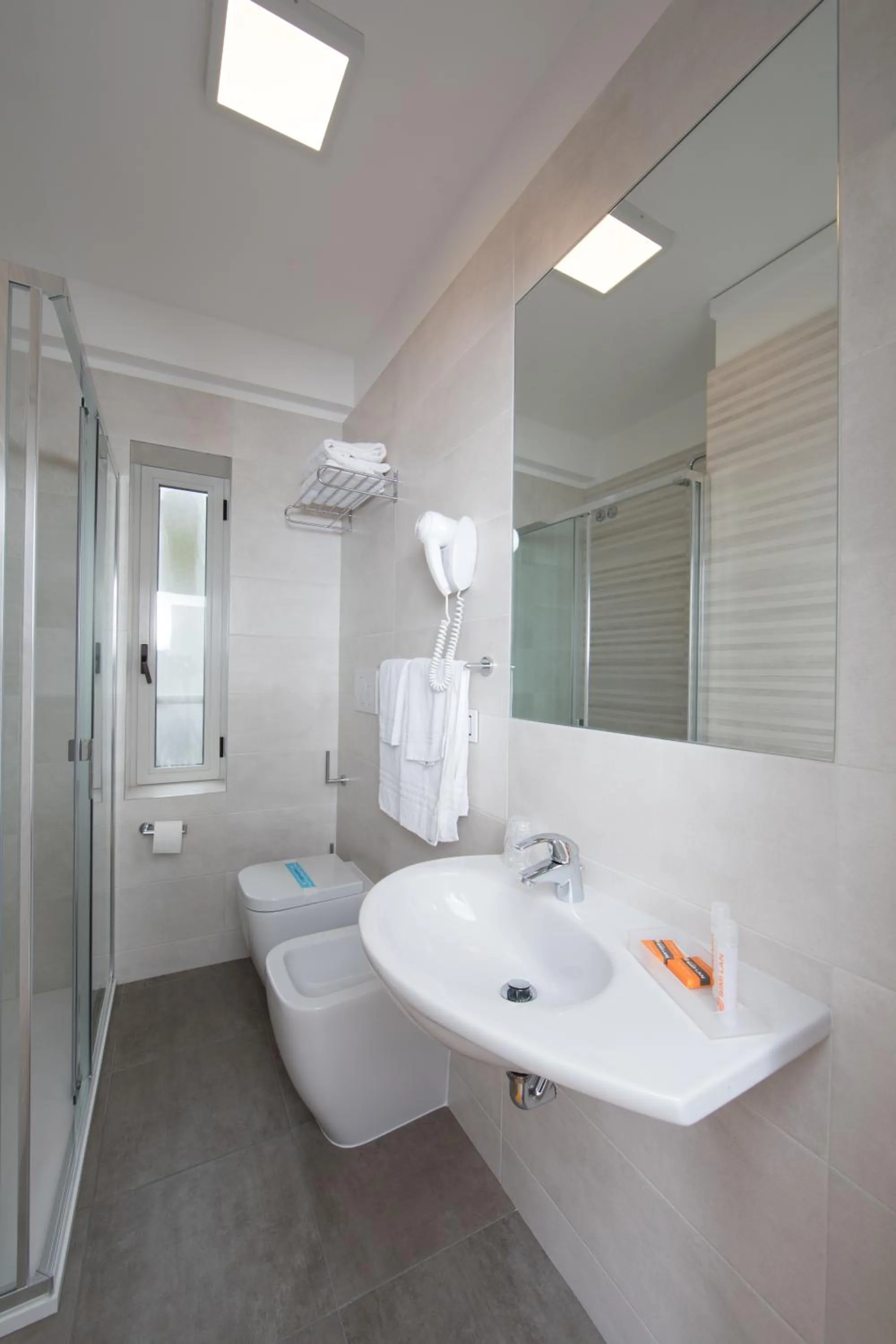 Bathroom in Hotel Simi Lan