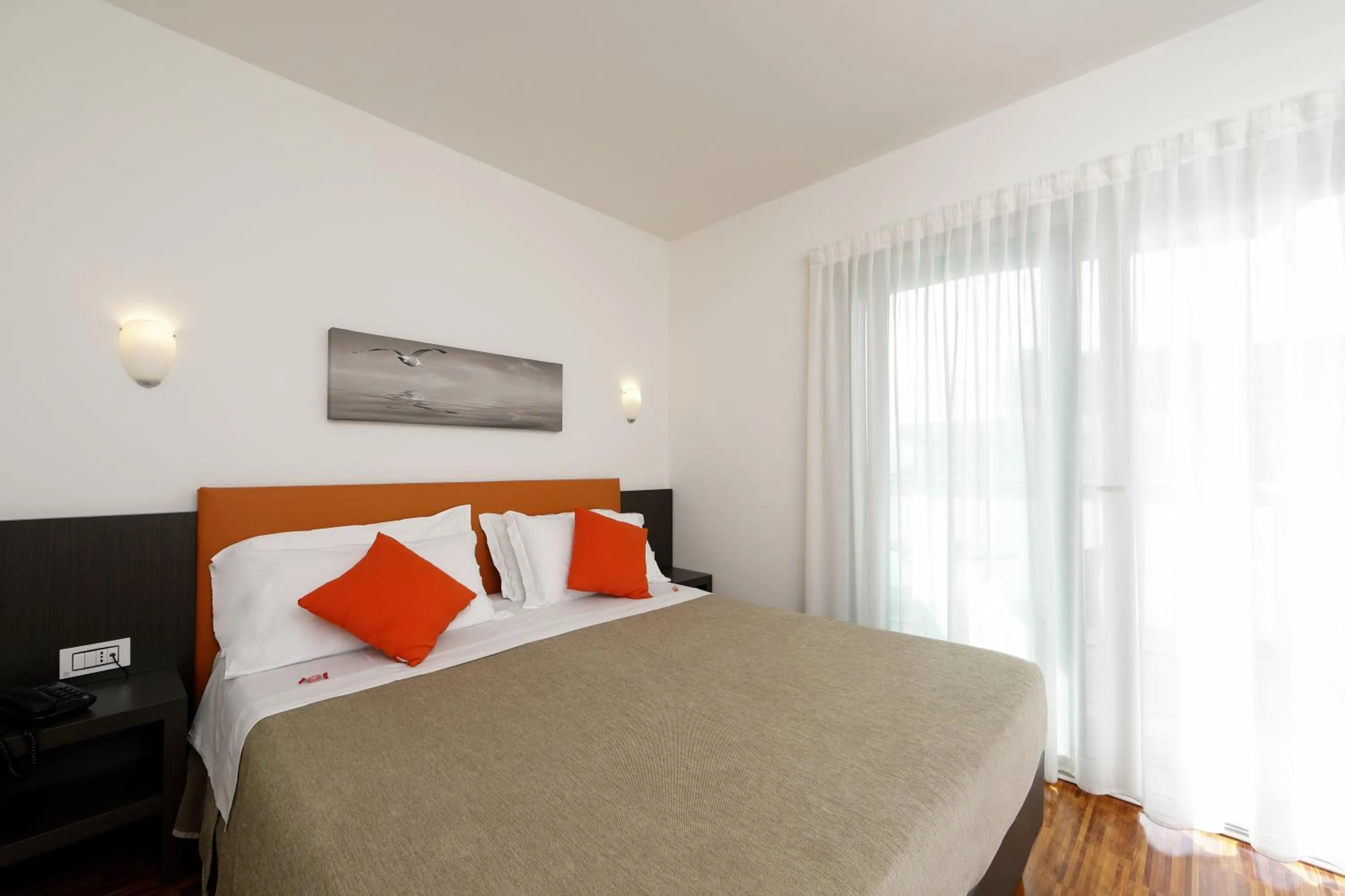 Photo of the whole room in Hotel Simi Lan