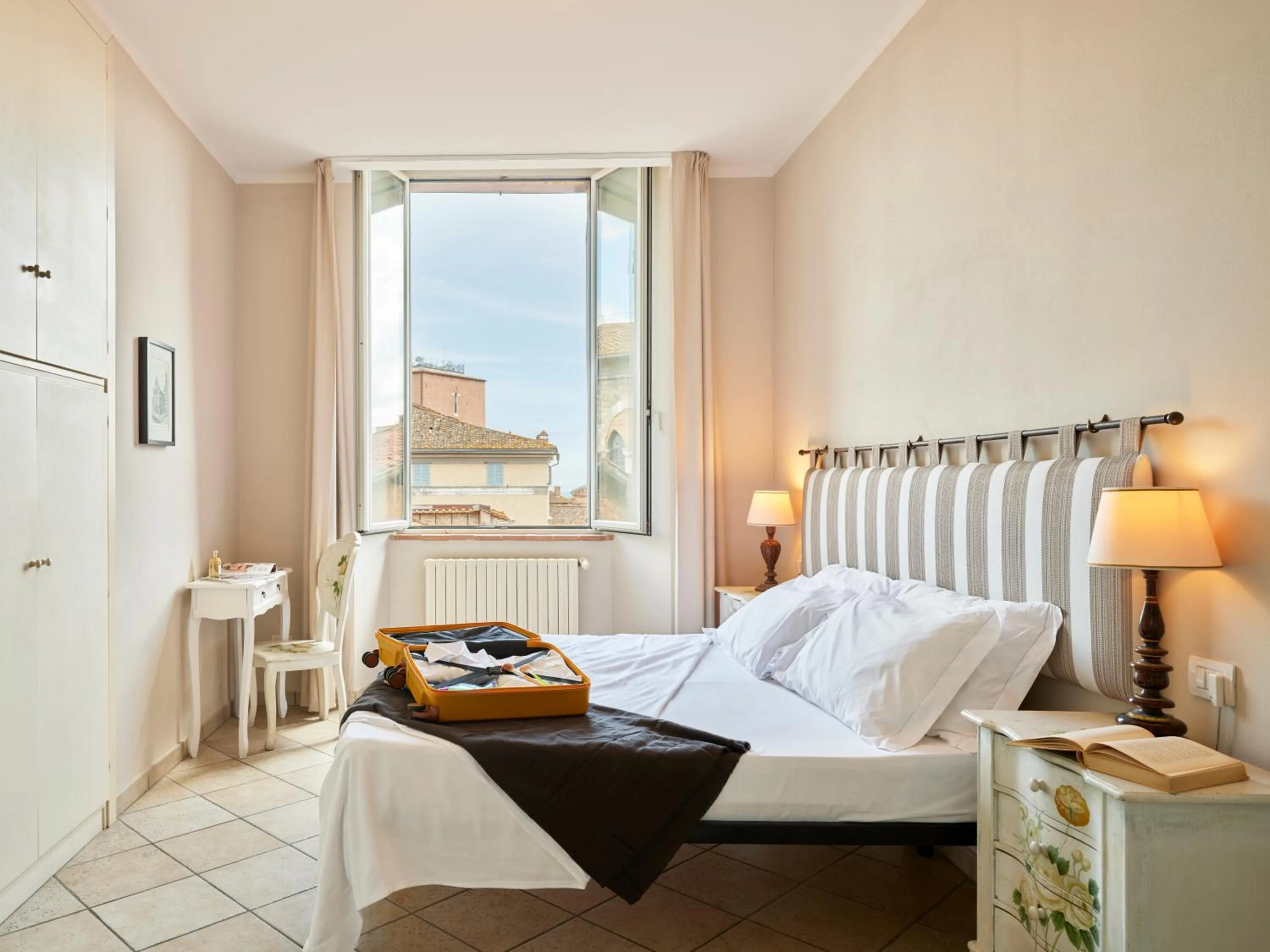 Photo of the whole room, Bed in I Terzi Di Siena - Rooms Only