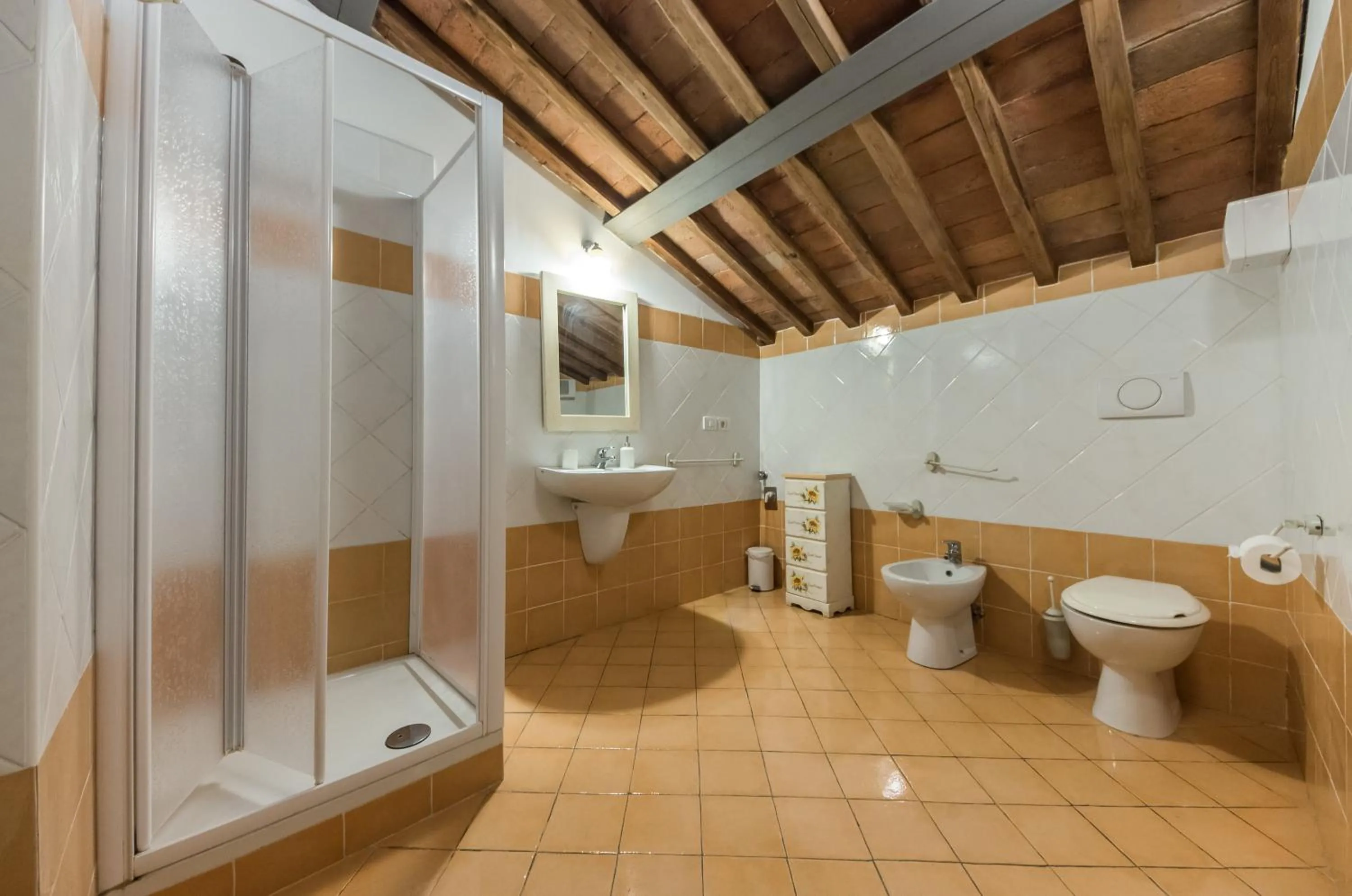 Shower in I Terzi Di Siena - Rooms Only