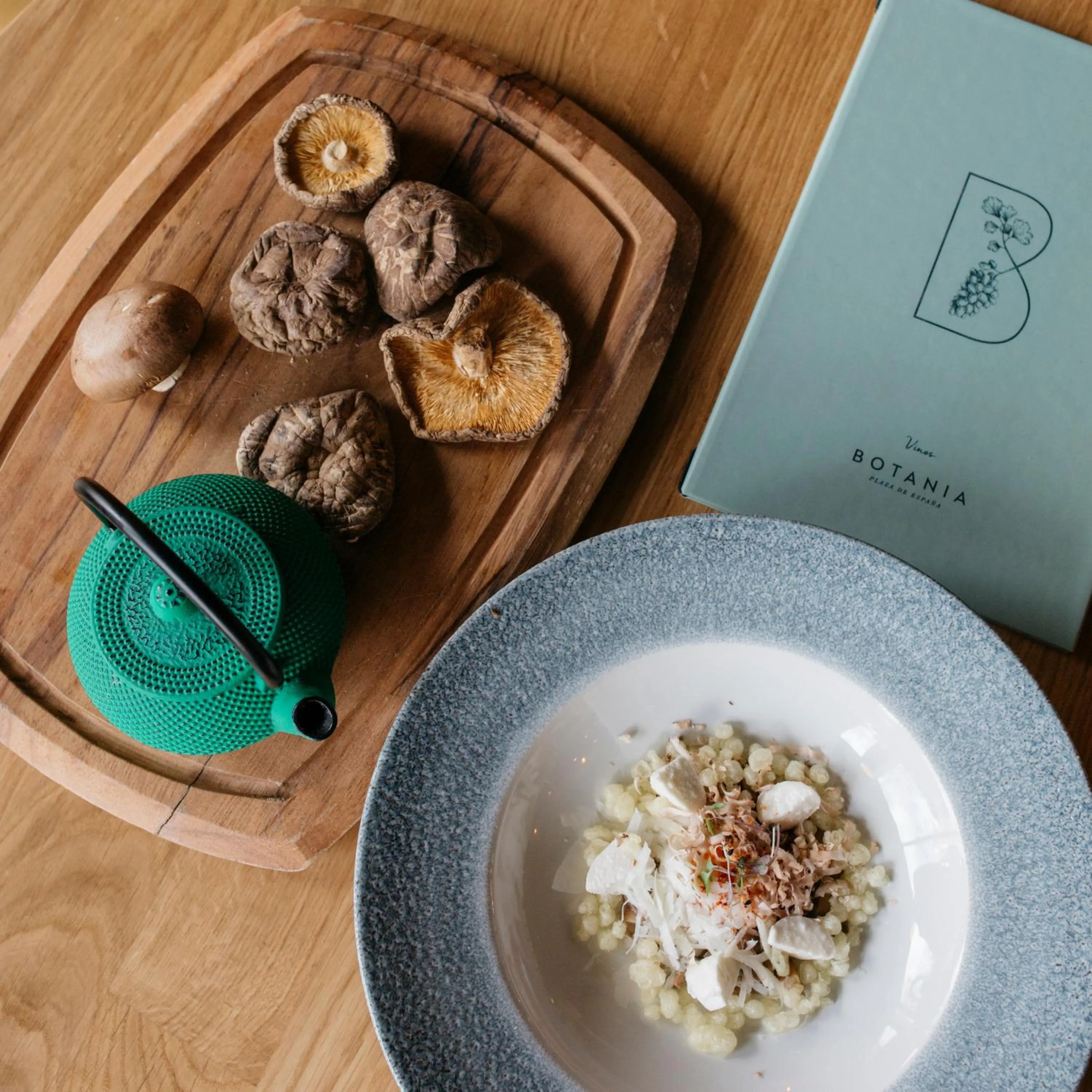 Restaurant/places to eat in VP Plaza España Design