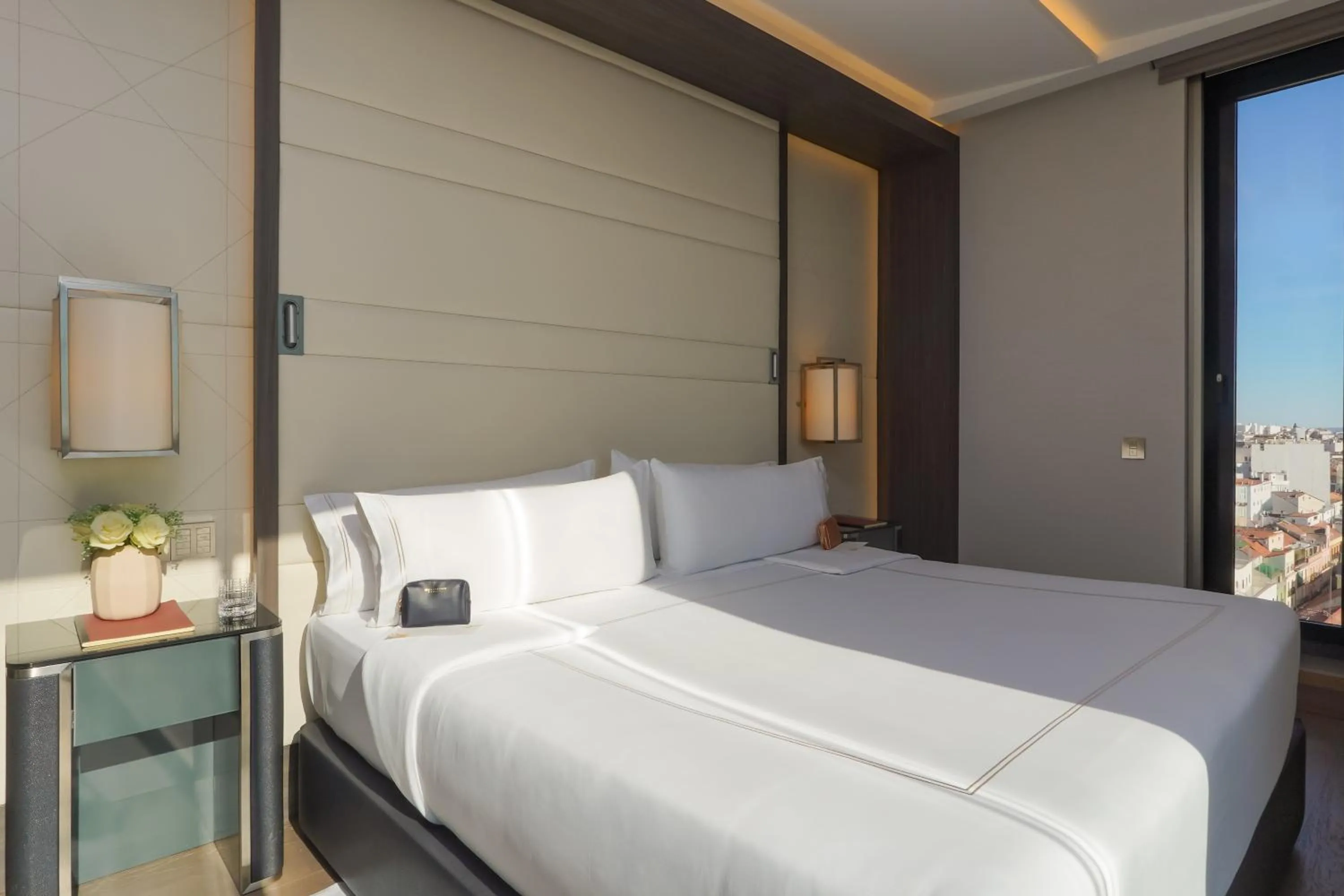 Photo of the whole room, Bed in VP Plaza España Design