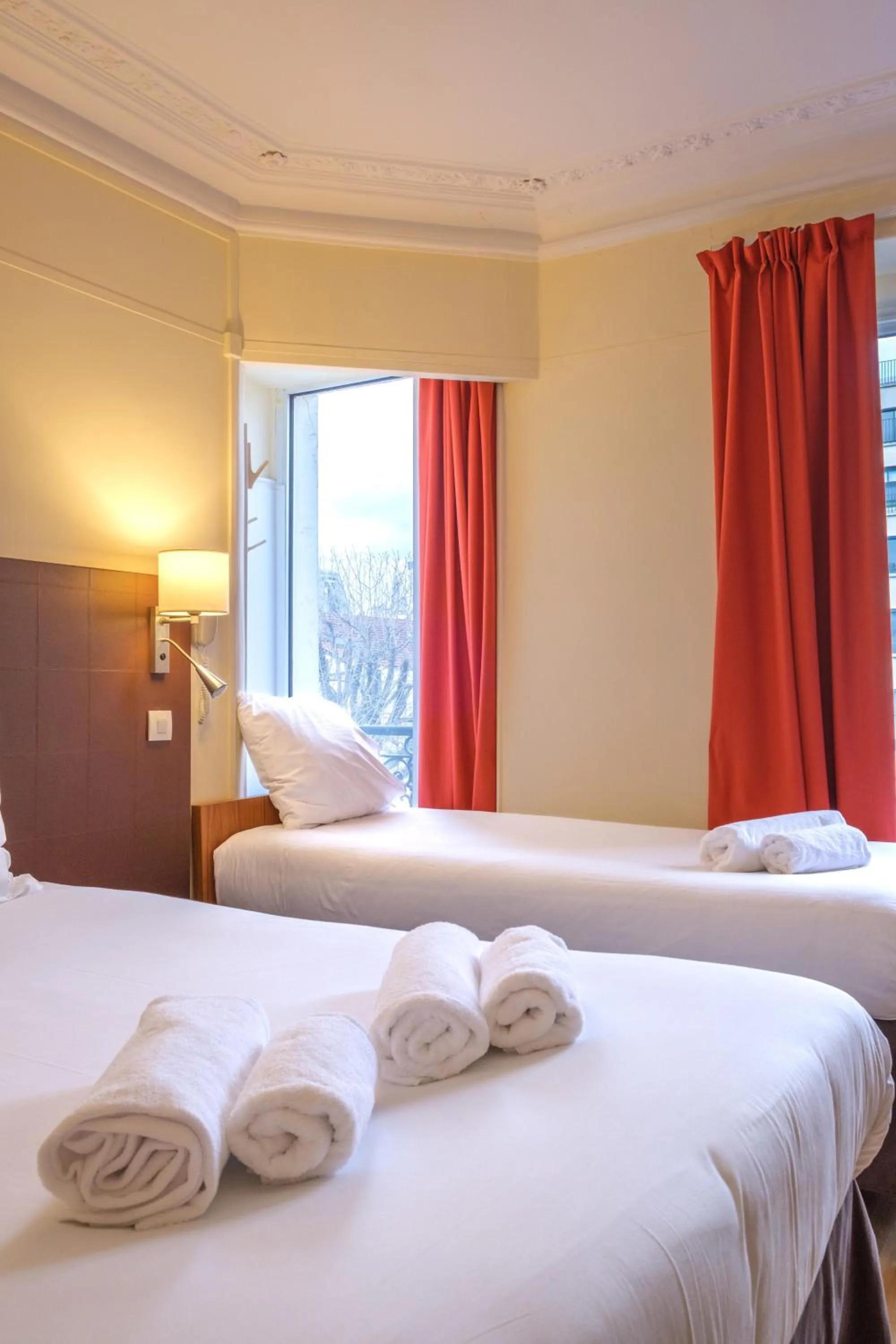 Bed in Hôtel Marignan