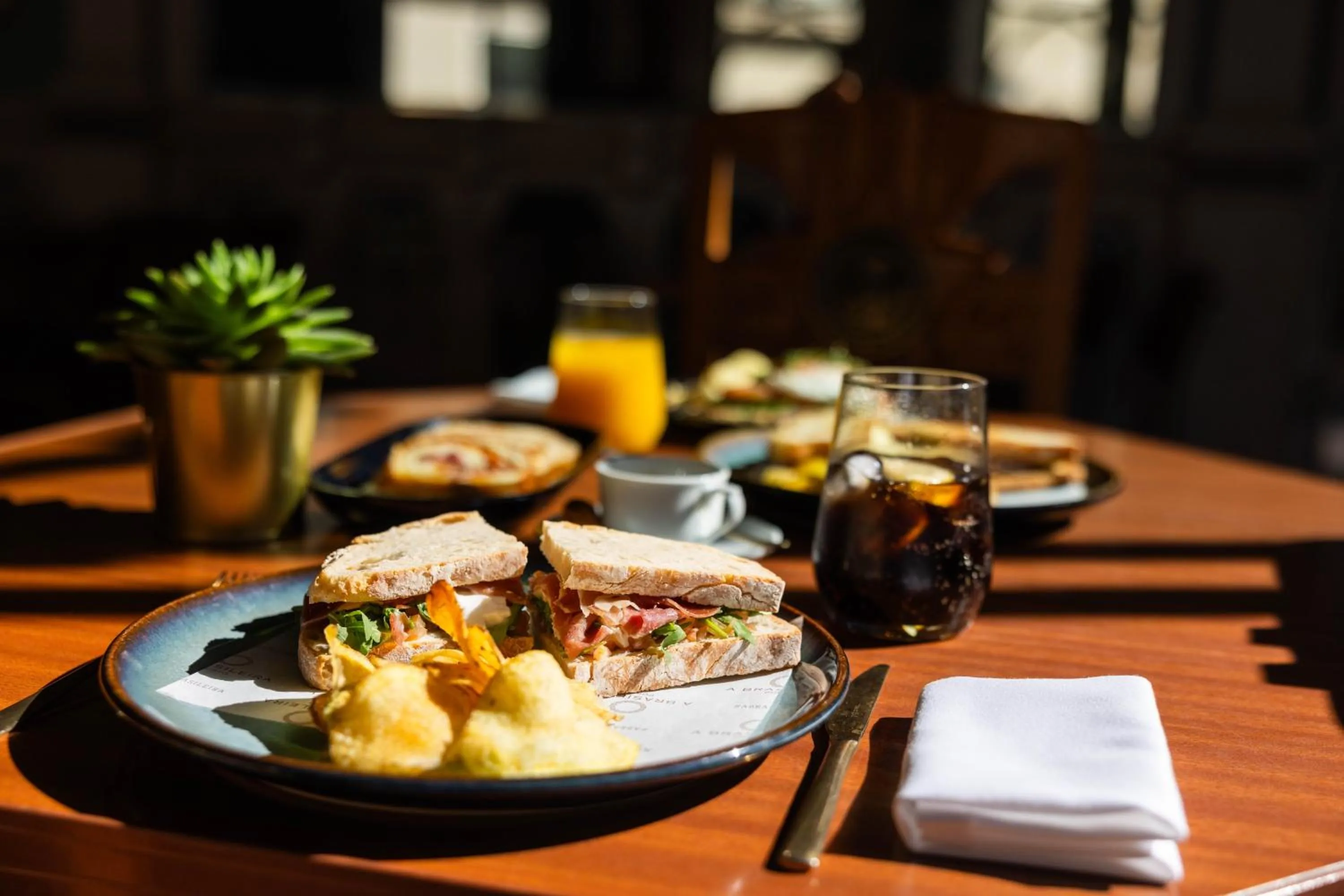 Restaurant/places to eat in Pestana Porto - A Brasileira, City Center & Heritage Building